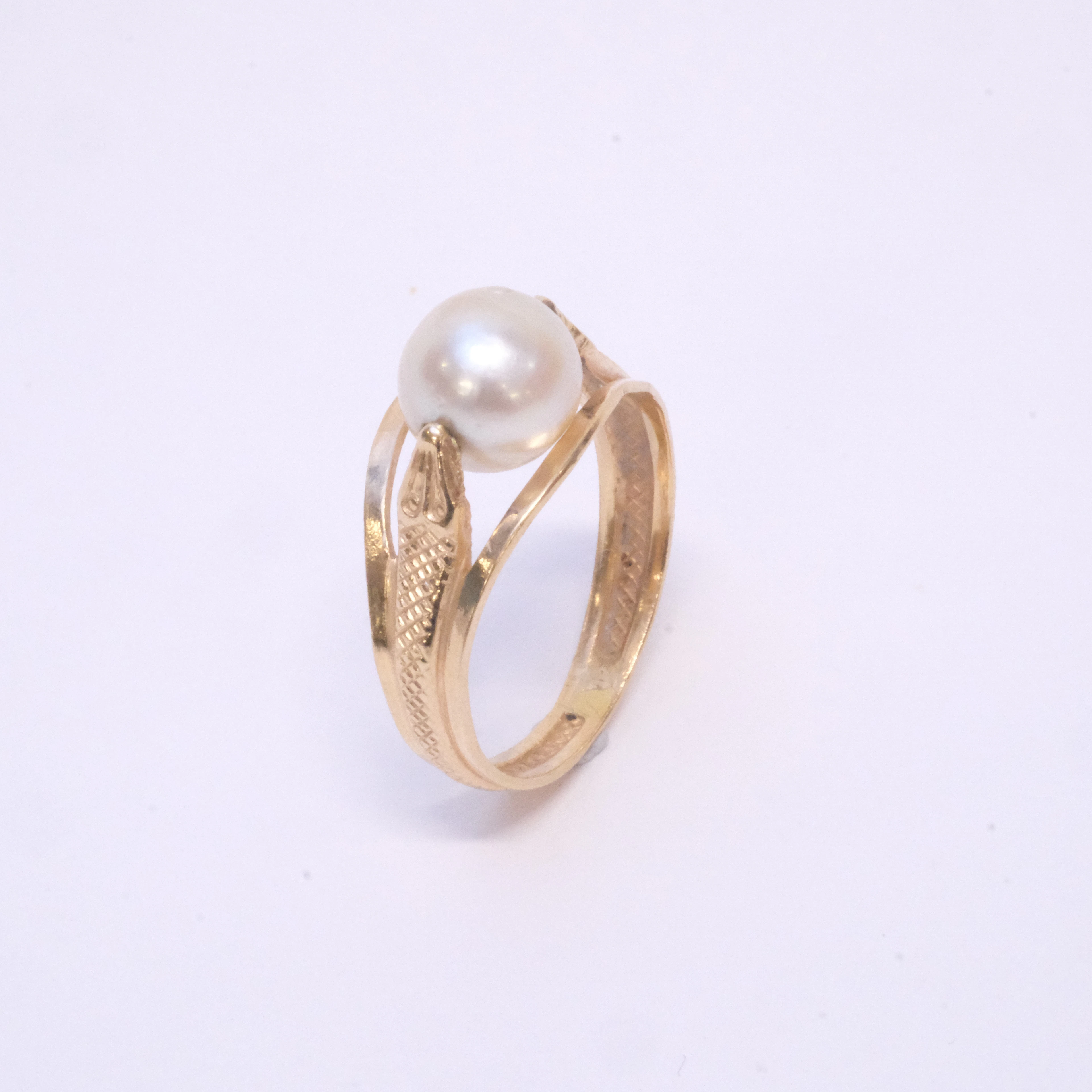 RING MED PÄRLA, 18K GULD.