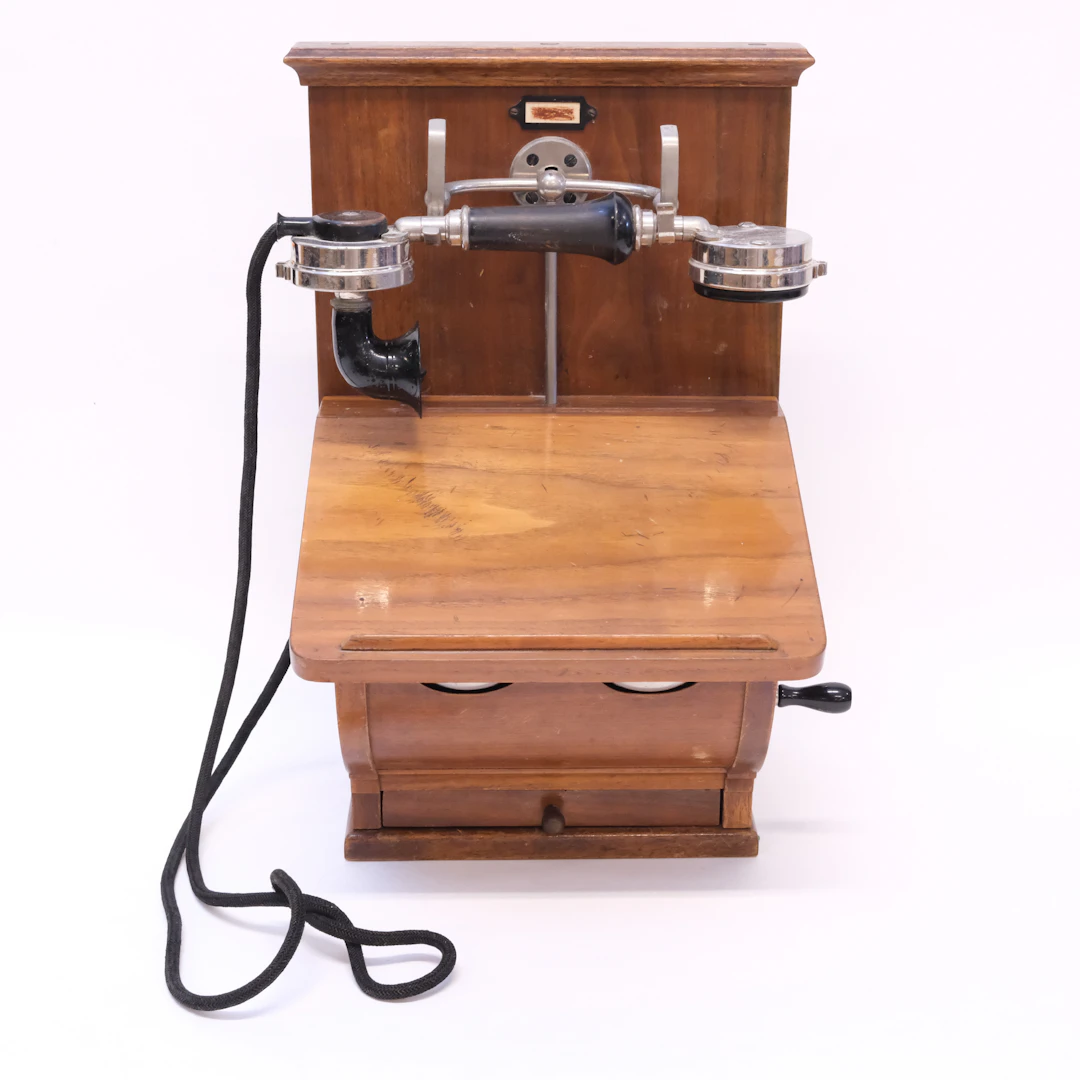 VÄGGTELEFON.