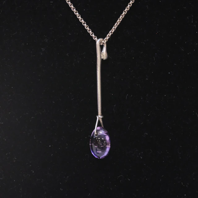 VIVIANNA TORUN BÜLOW-HÜBE. HÄNGE, "DEW DROP" MED HALSKEDJA, GEORG JENSEN.