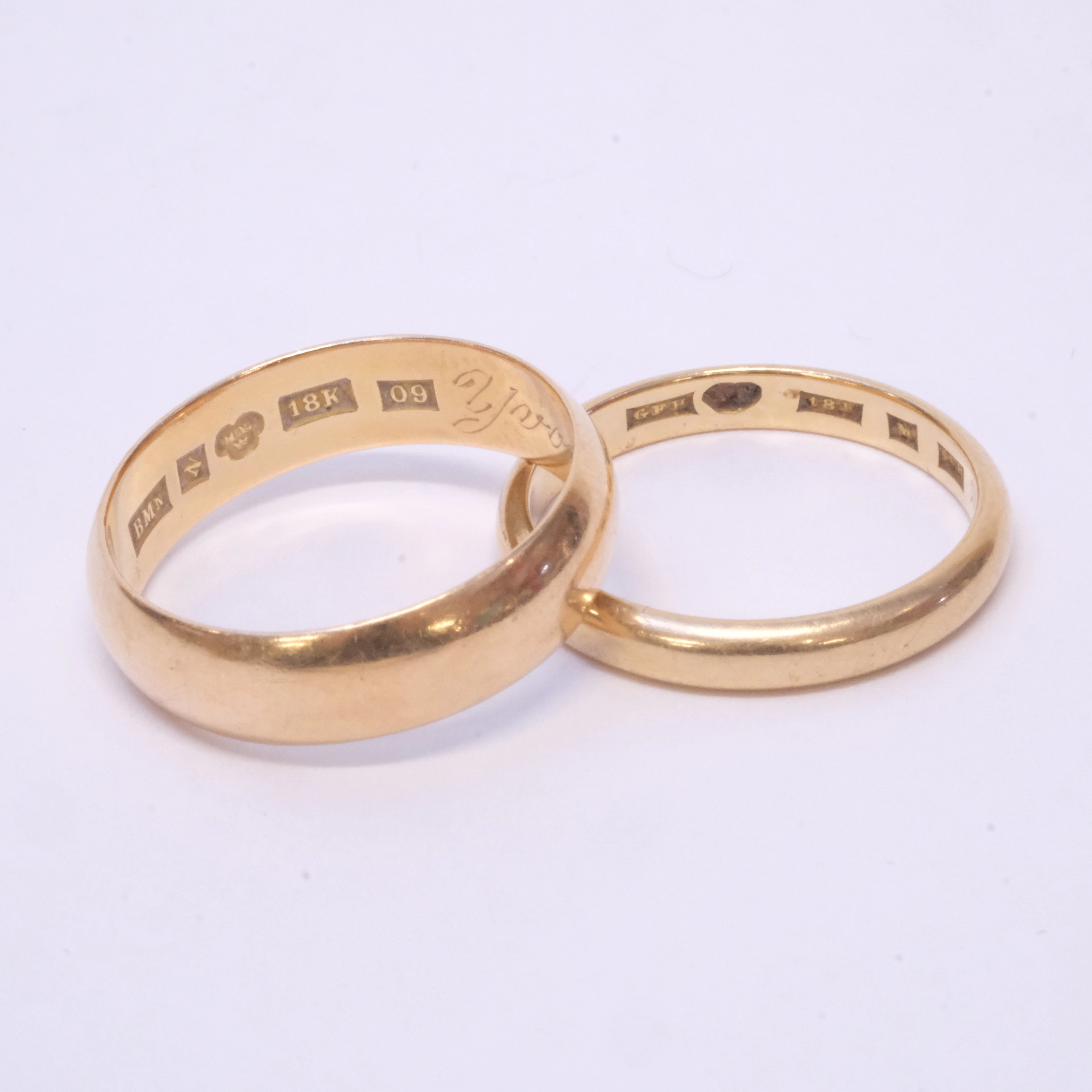 SLÄTA RINGAR, TVÅ STYCKEN, 18K GULD.