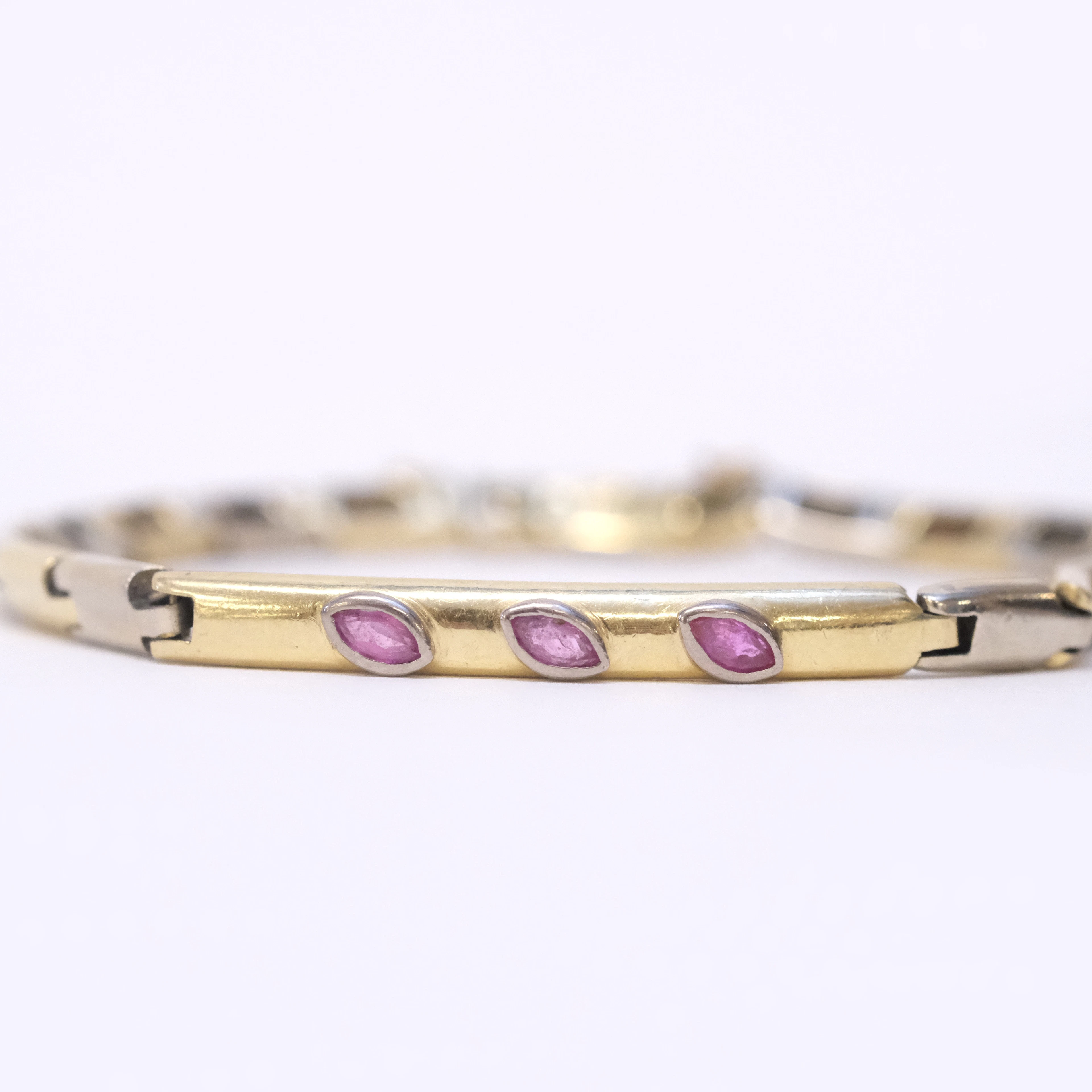 ARMBAND, 18K RÖTT OCH VITT GULD, MED RUBINER.
