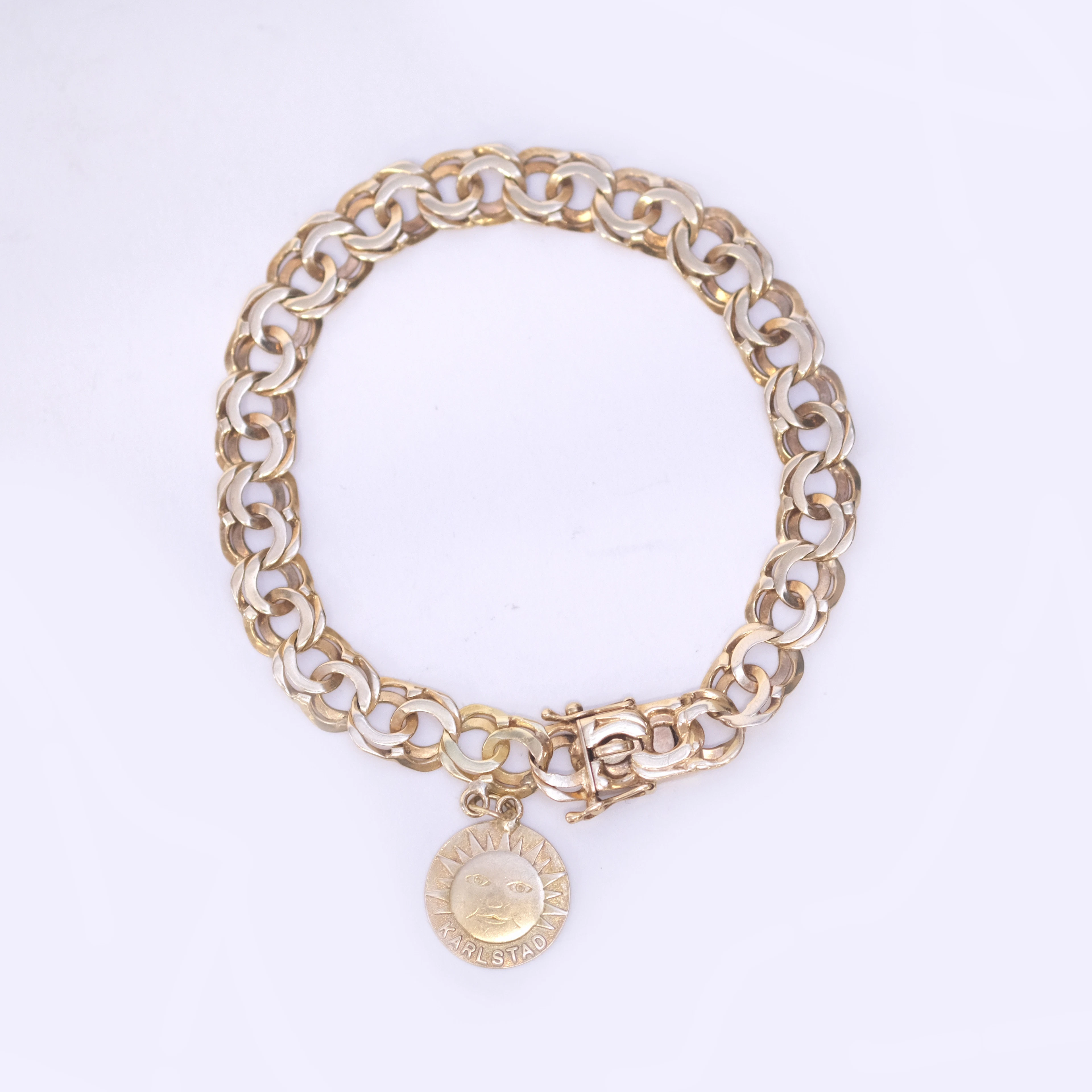 ARMBAND MED BERLOCK, BISMARCK, 18K GULD.