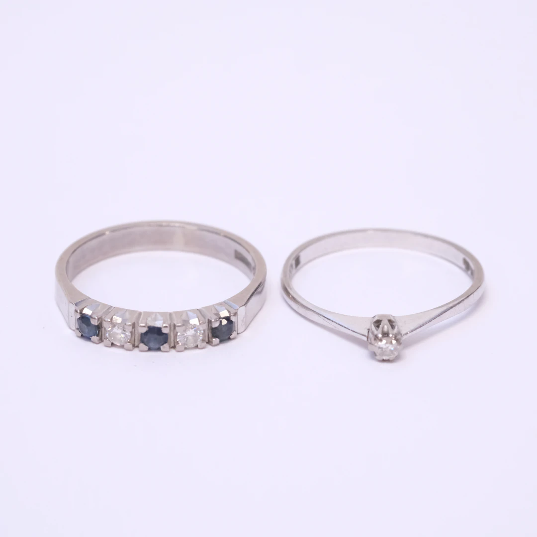 RINGAR, TVÅ STYCKEN MED DIAMANTER OCH SAFIRER.