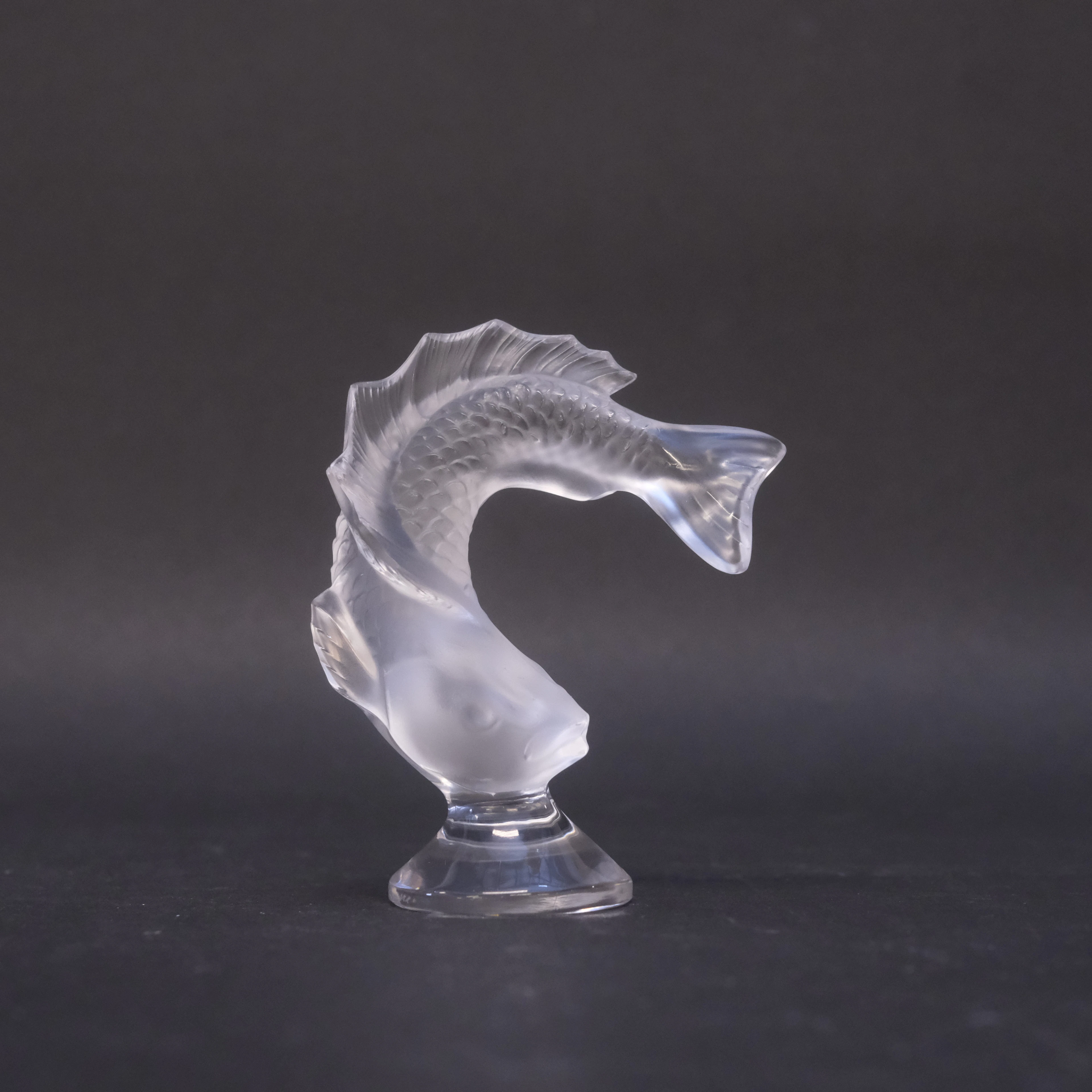 LALIQUE. GLASSKULPTUR, "GOUJON". FRANKRIKE.