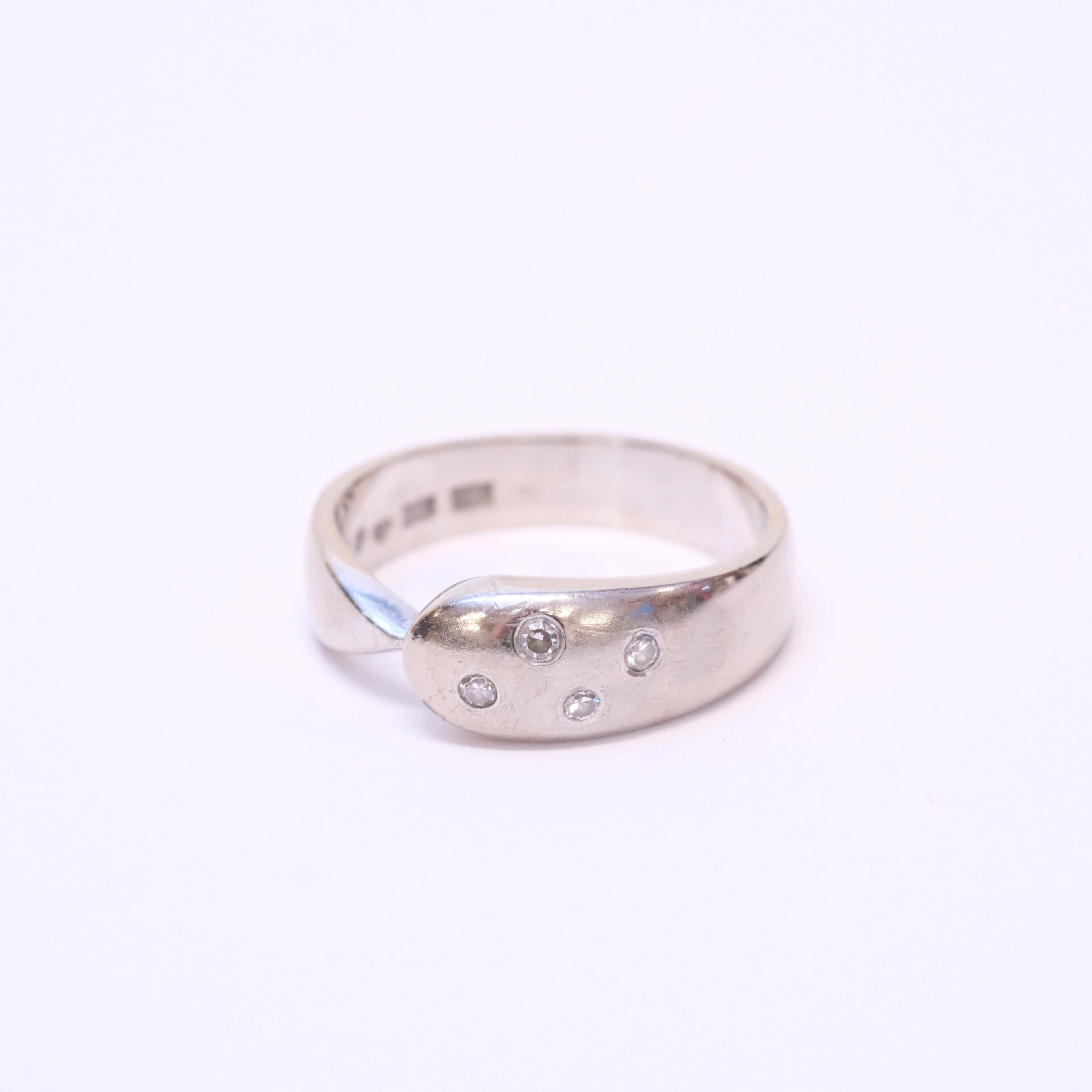 RING MED DIAMANTER, 18K GULD.
