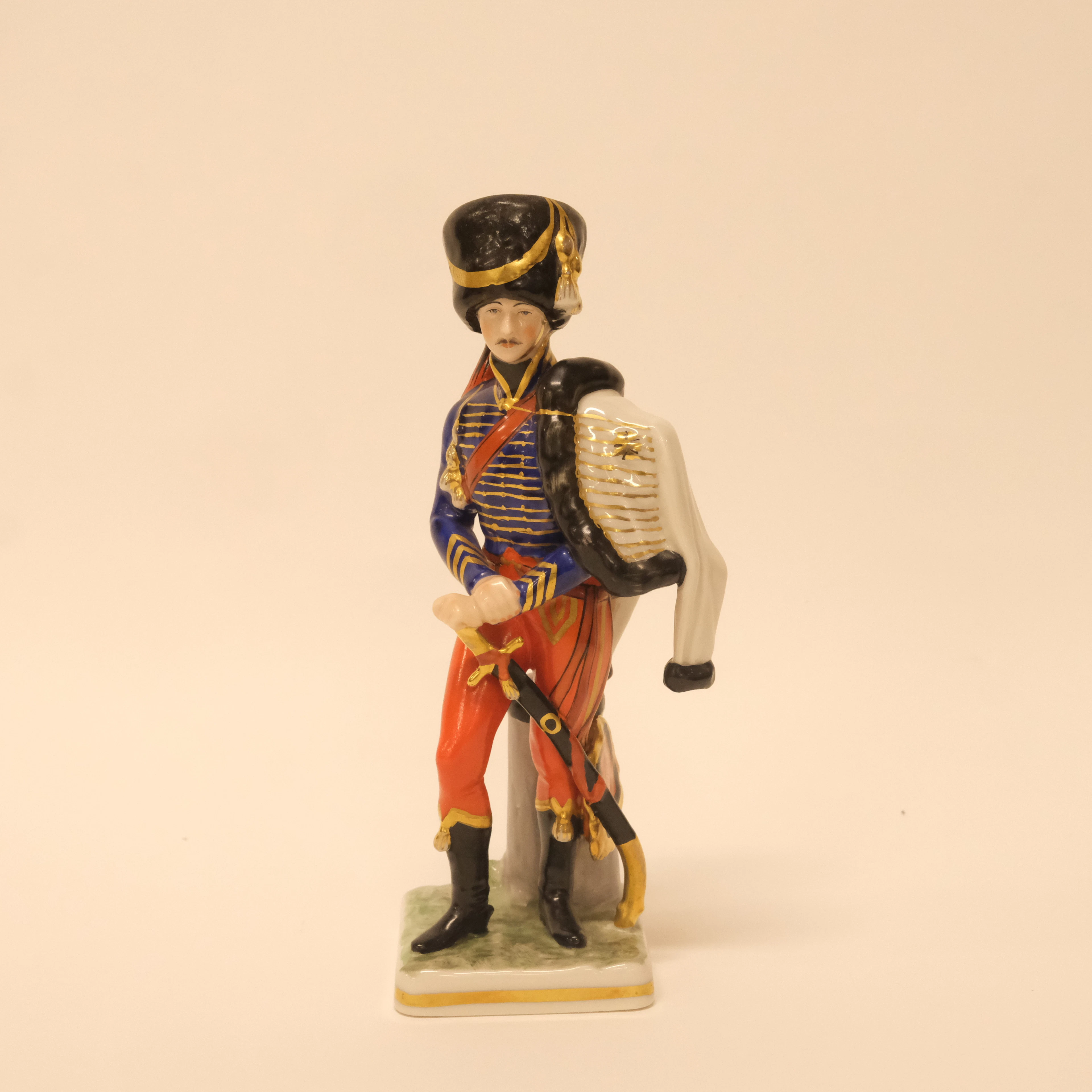 FIGURIN, FRANKENTHAL WESSEL, FRANSK HUSAROFFICER.