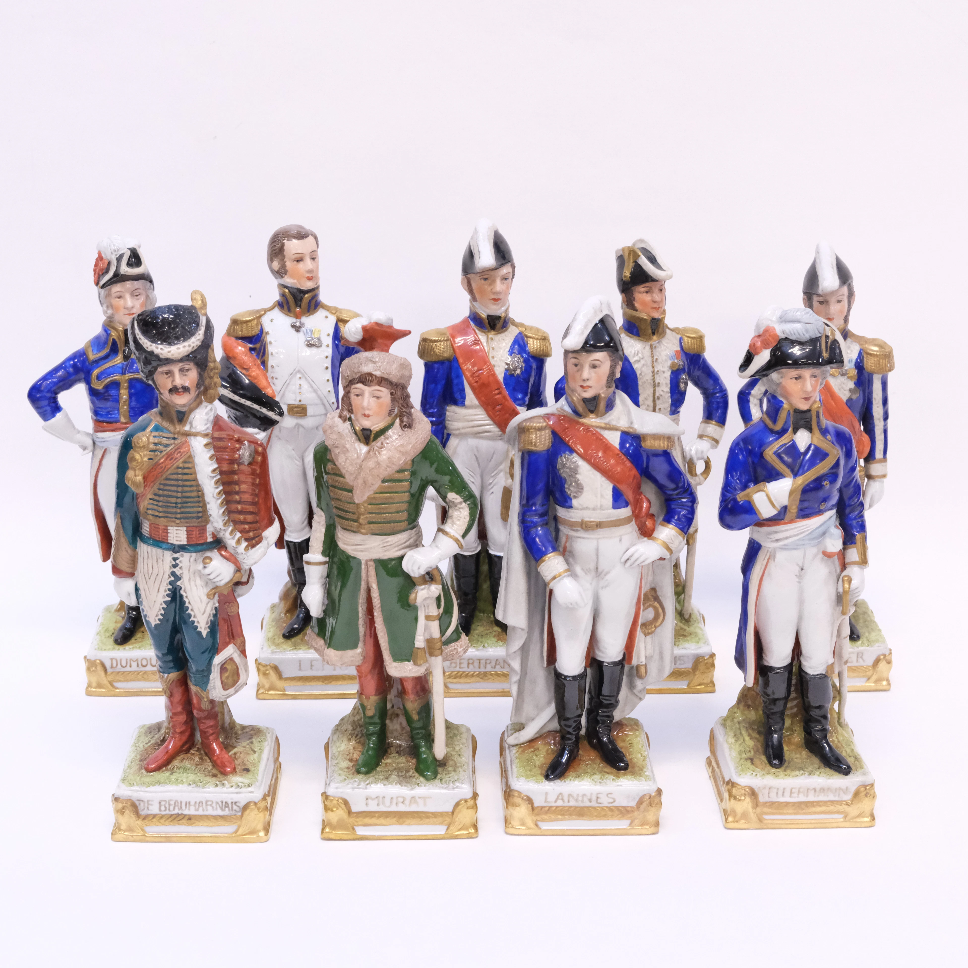SITZENDORF. NIO FIGURINER FÖRESTÄLLANDE NAPOLEONS GENERALER. 1900-TAL.
