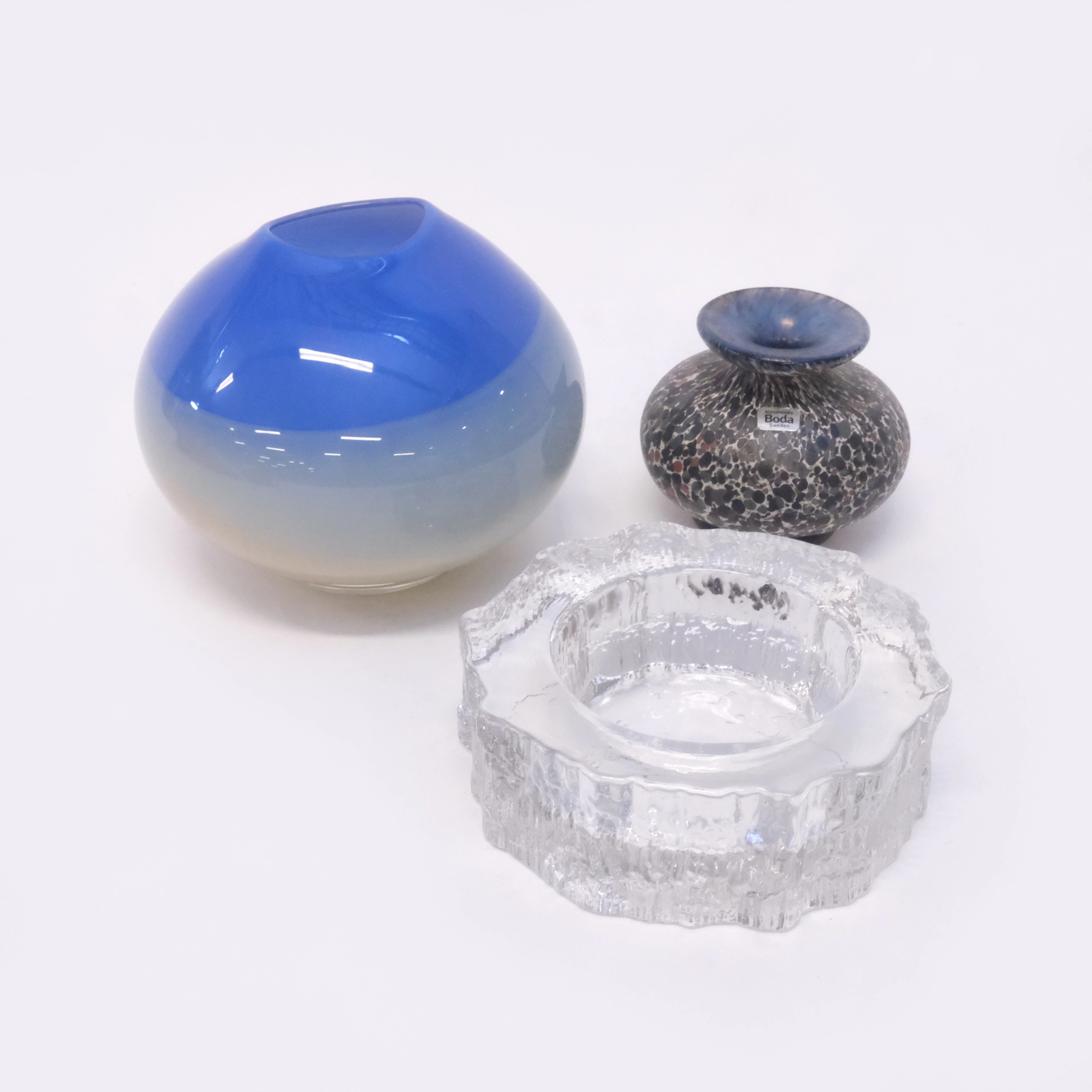 KONSTGLAS, BL.A. VALLIEN, TRE DELAR.