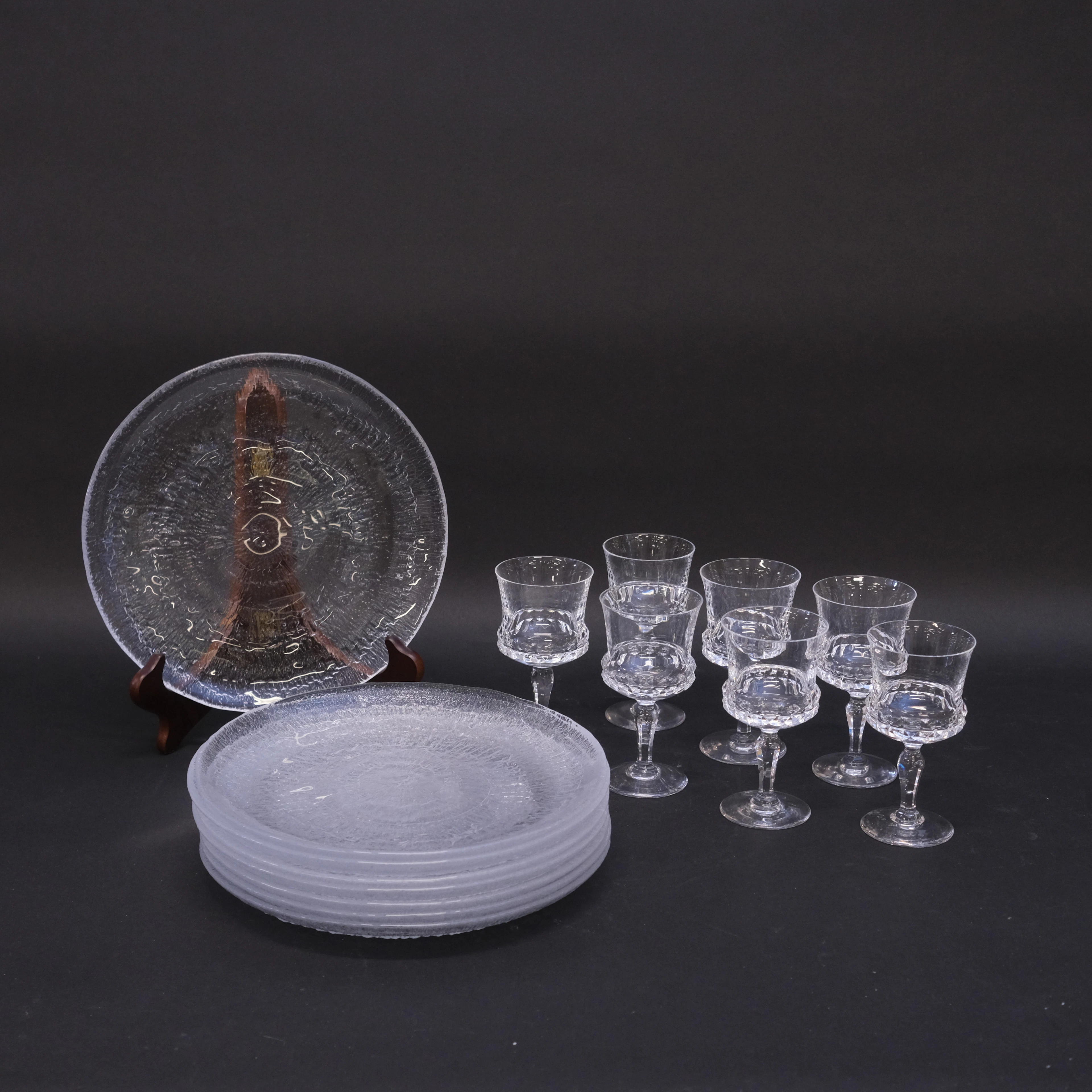 VINGLAS, "SILVIA", ORREFORS SAMT TALLRIKAR, "SOLARIS", IITTALA.