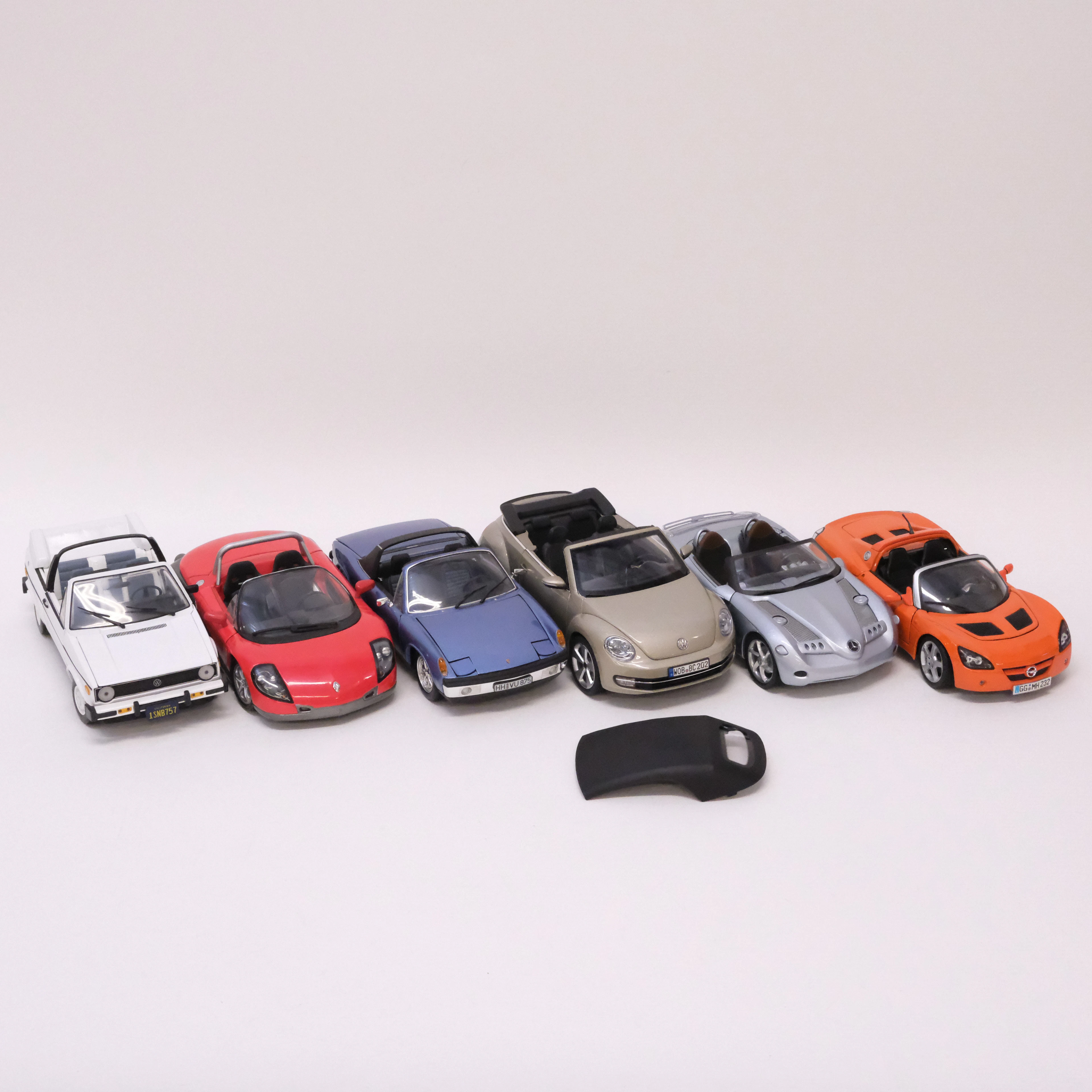 SEX MODELLBILAR. KYOSHO, REVELL, CHRONO, ANSON, MAISTO OCH GATE. SKALA 1:18.