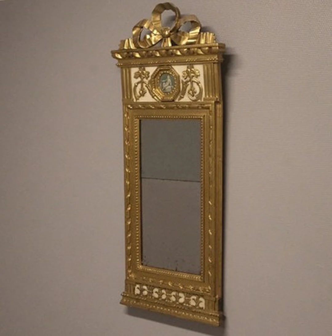 VÄGGSPEGEL, HALLSTÄMPLAD, GUSTAVIANSK, STOCKHOLM 1700-TALETS SLUT.