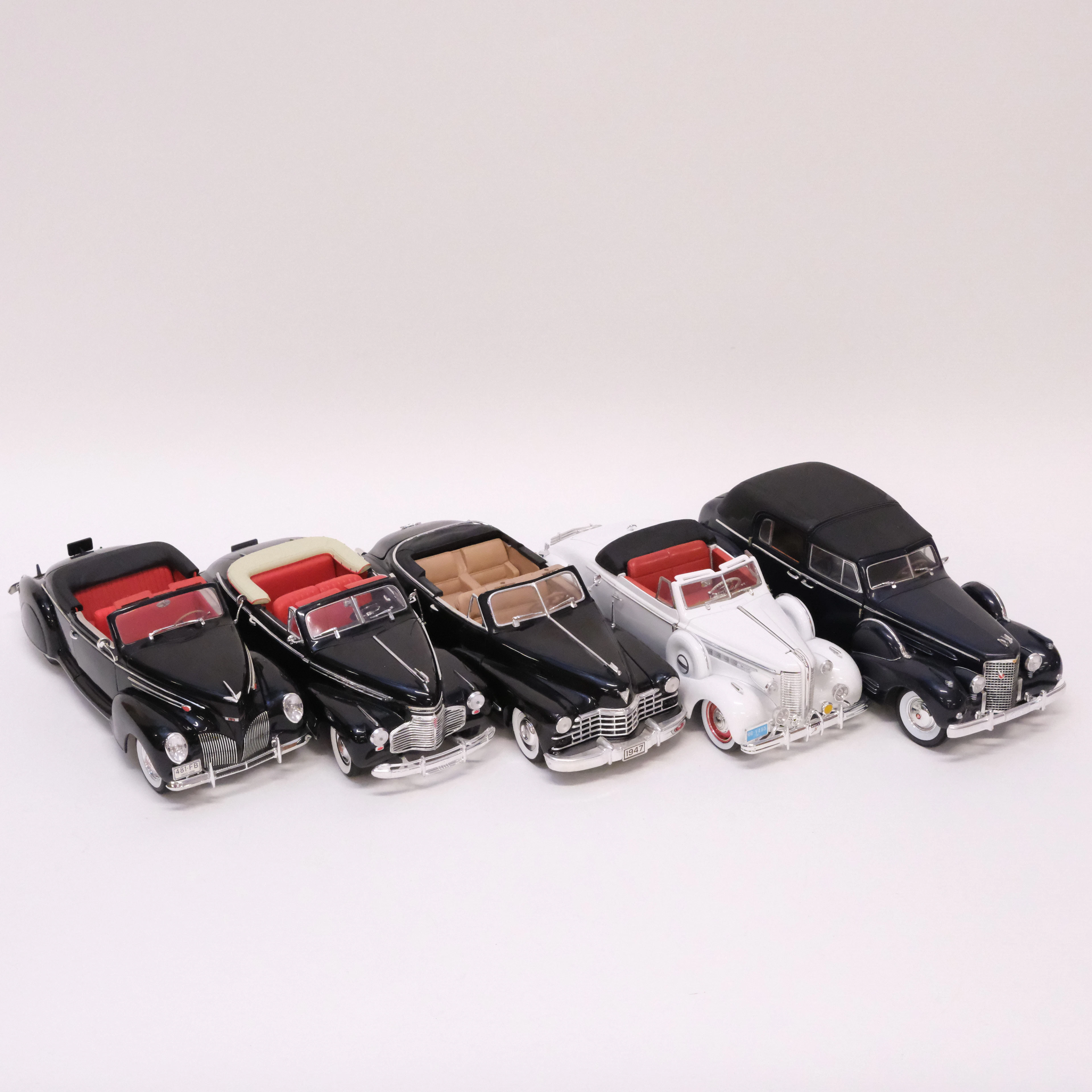 FEM MODELLBILAR. SIGNATURE MODELS, ANSON OCH UNIVERSAL HOBBIES. SKALA 1:18.