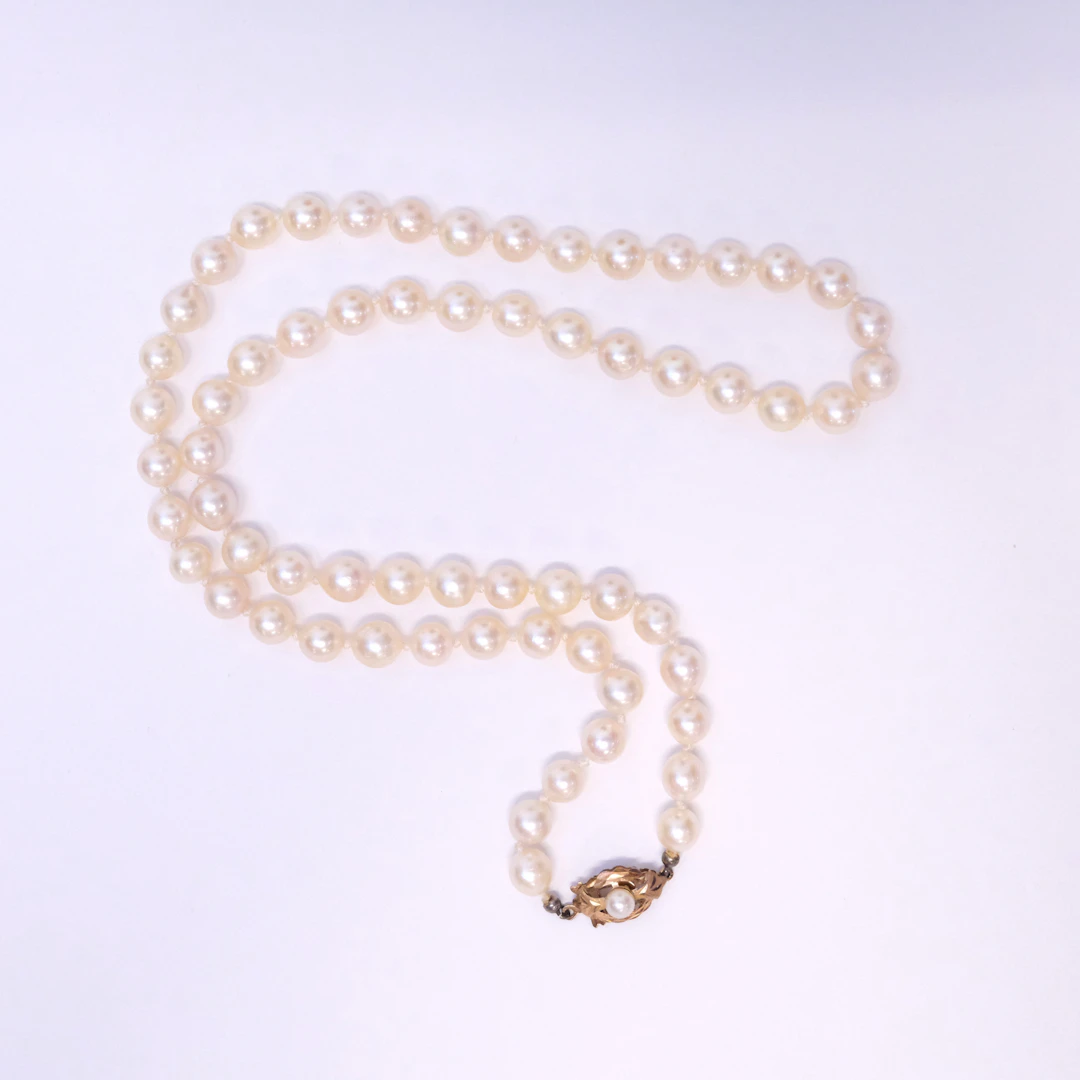 COLLIER MED PÄRLLÅS I 18K GULD.