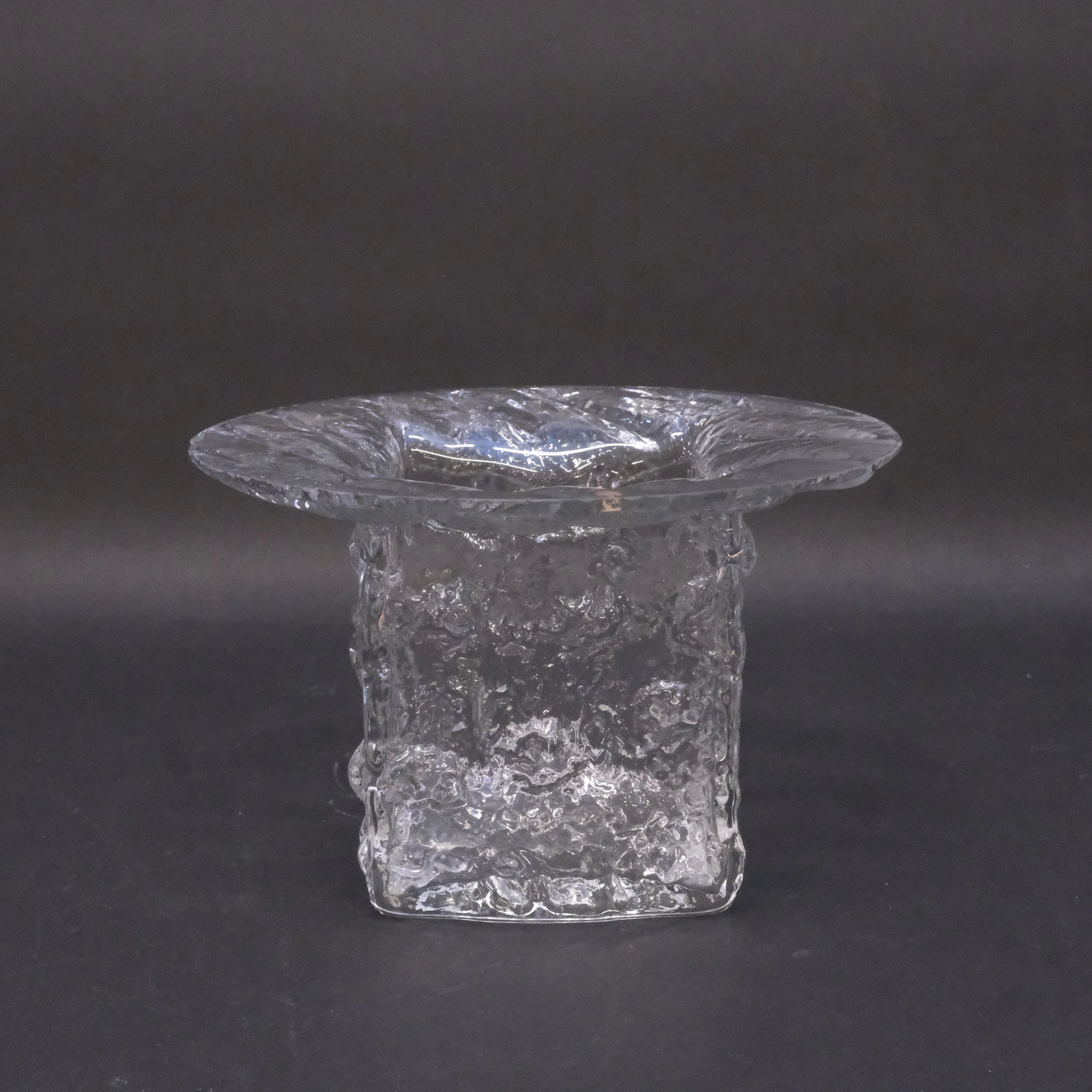 TIMO SARPANEVA. VAS / YTTERFODER, IITTALA.