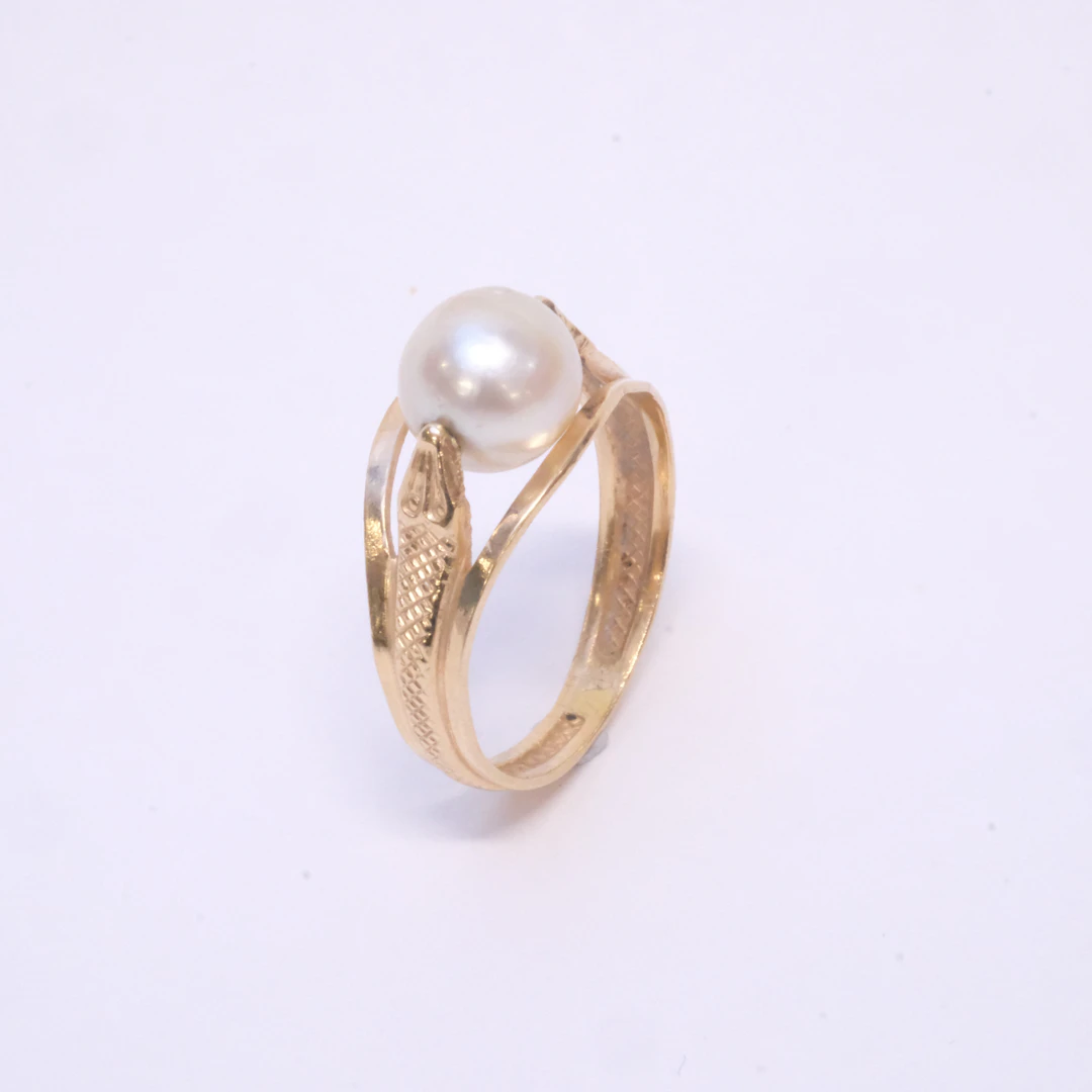 RING MED PÄRLA, 18K GULD.