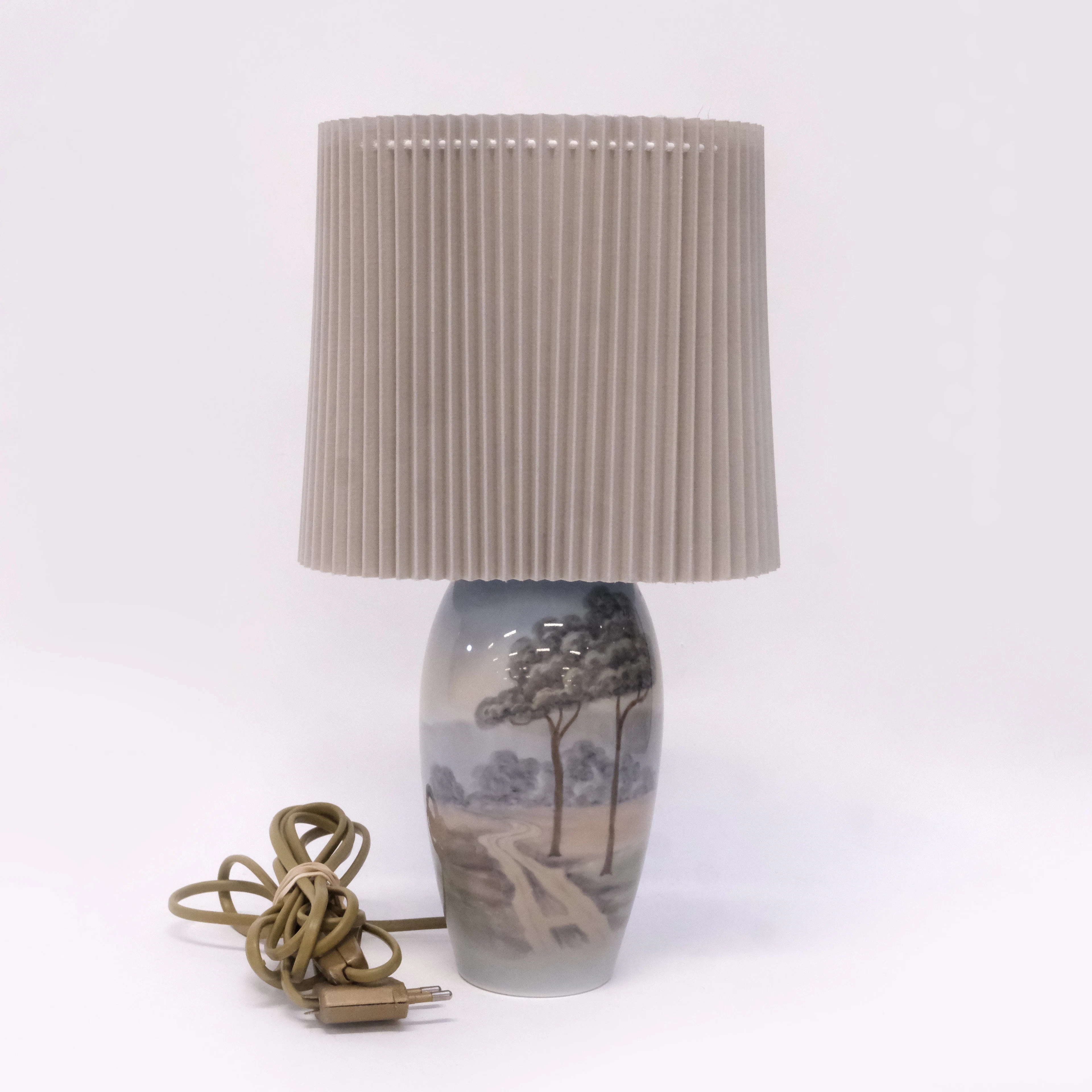 BORDSLAMPA, BING & GRÖNDAHL SAMT SKÄRM, FIRMA SVENSKT TENN.