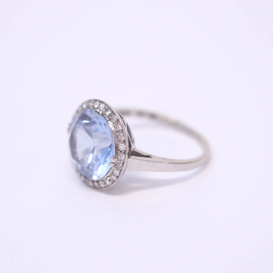 RING MED SPINELL OCH DIAMANTER, 18K VITGULD.