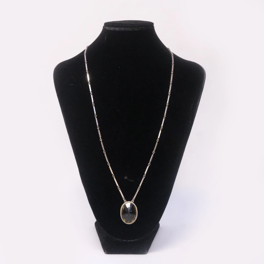 COLLIER MED GRÖN KVARTS.