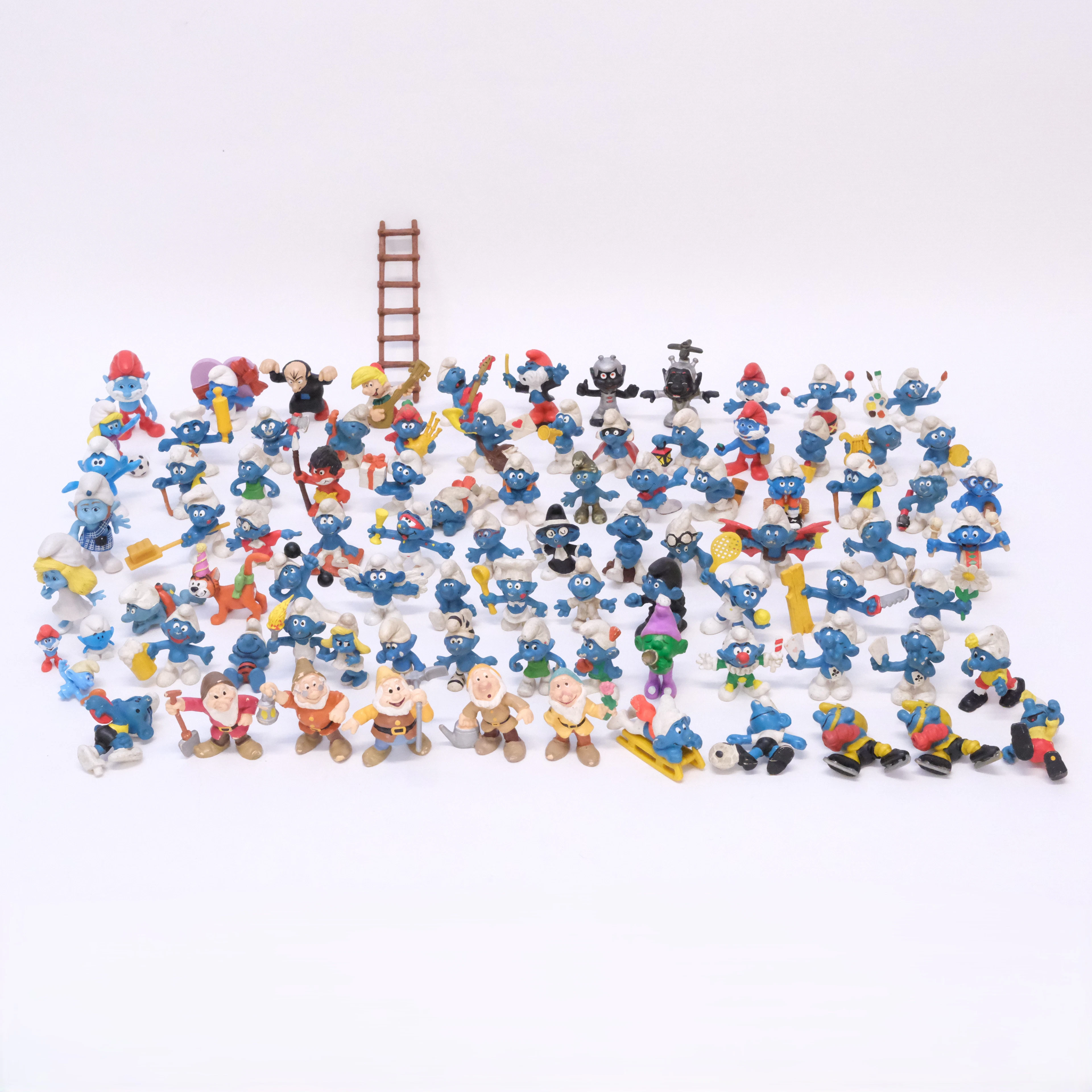 85 FIGURER. SMURFAR OCH SNÖVITS DVÄRGAR.