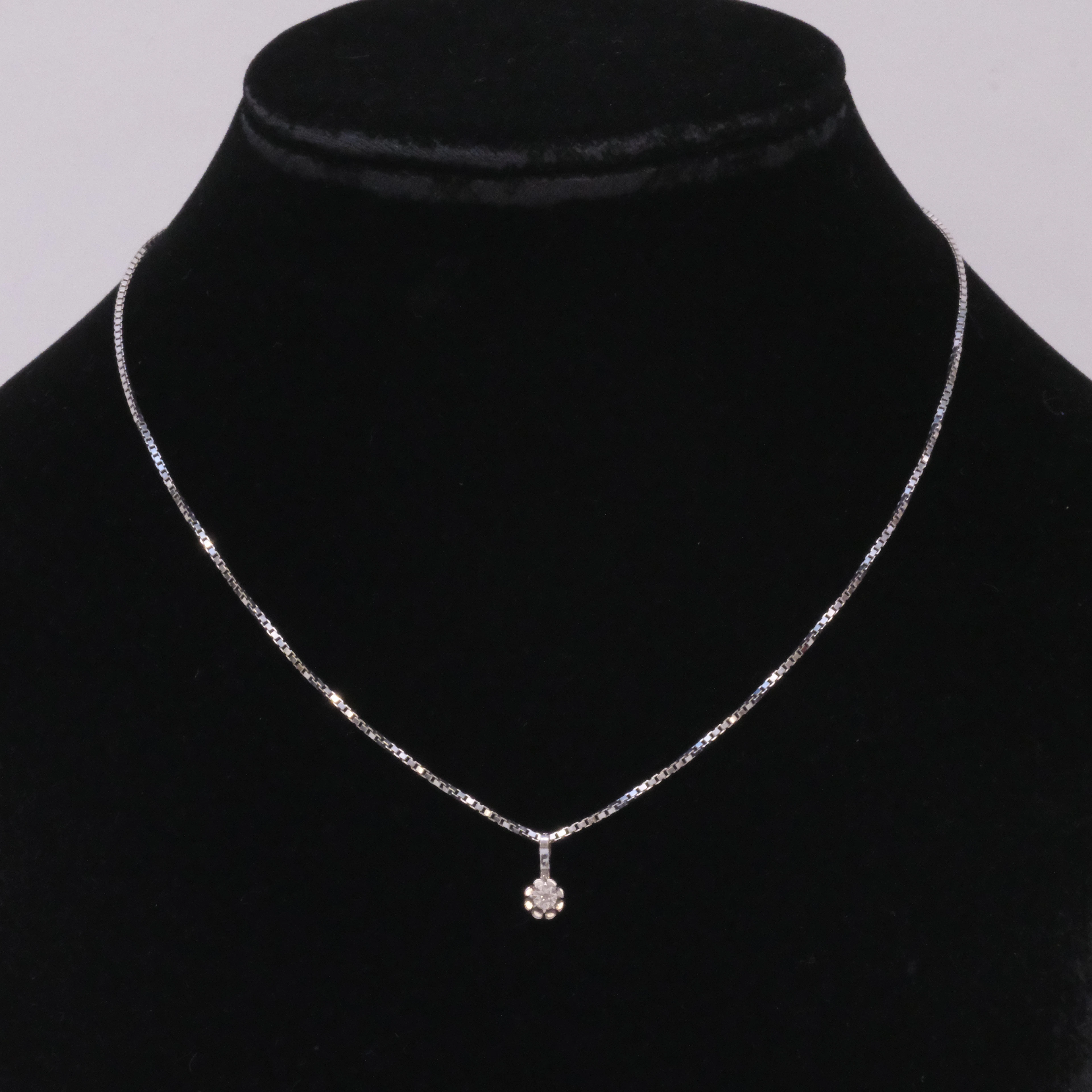 HÄNGE MED DIAMANT SAMT KEDJA, 18K VITGULD.