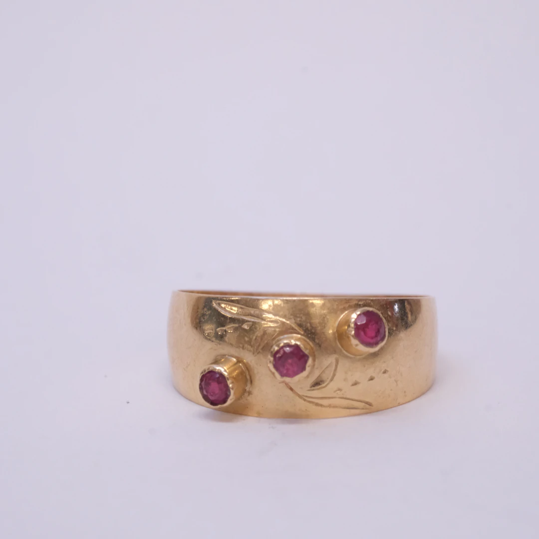 RING MED RUBINER, 18K GULD.