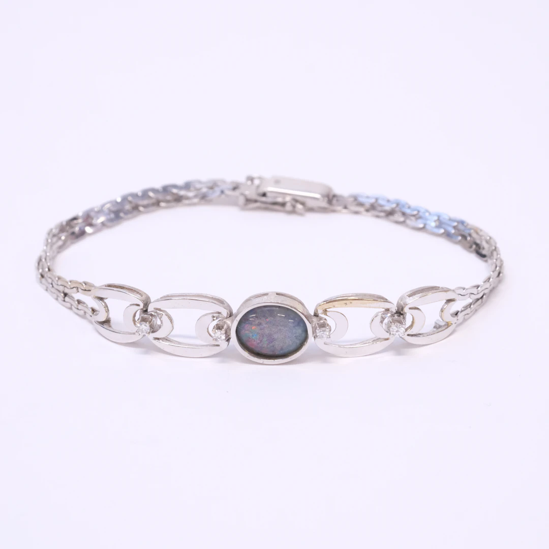 ARMBAND, 18K VITGULD MED DIAMANTER OCH OPAL.