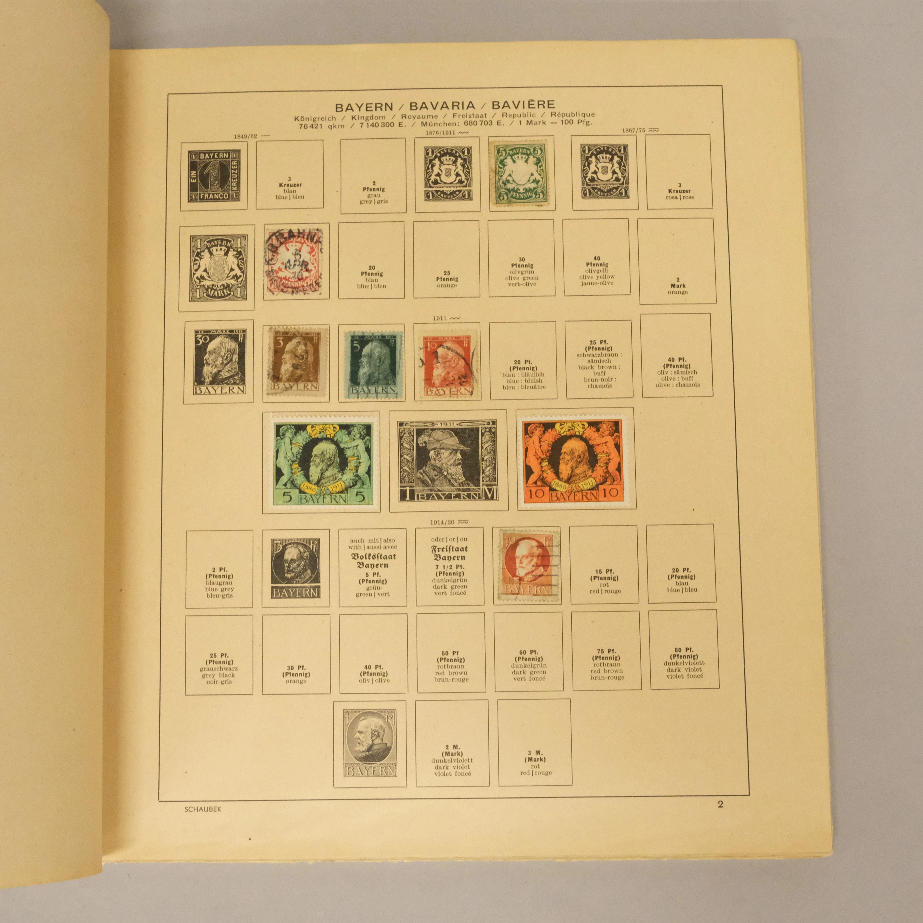 FEM ALBUM MED FRIMÄRKEN. 18/1900-TAL.