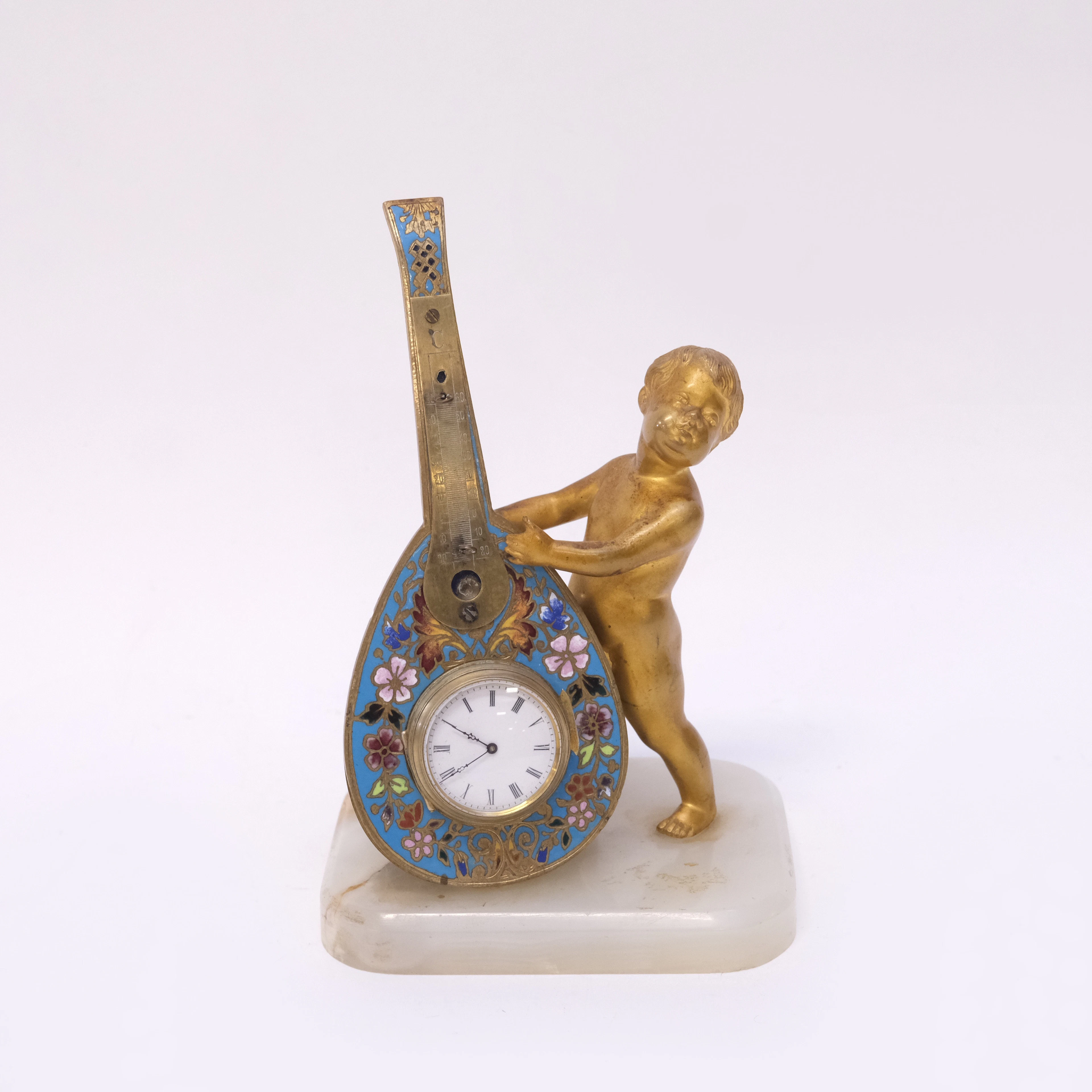 BORDSUR MED SKULPTUR, OMKRING 1900.