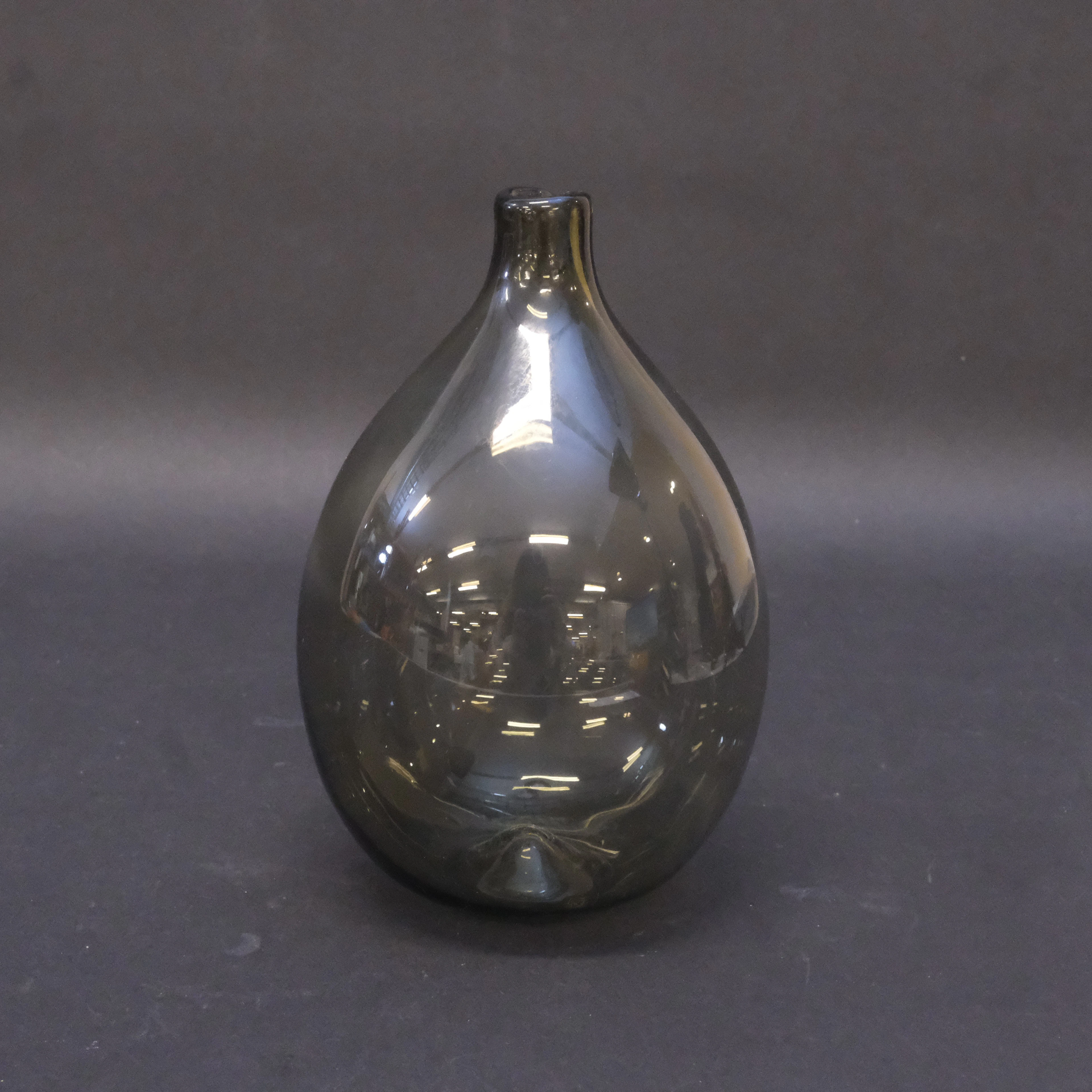 TIMO SARPANEVA. VAS "BIRD BOTTLE", IITTALA, SIGNERAD.