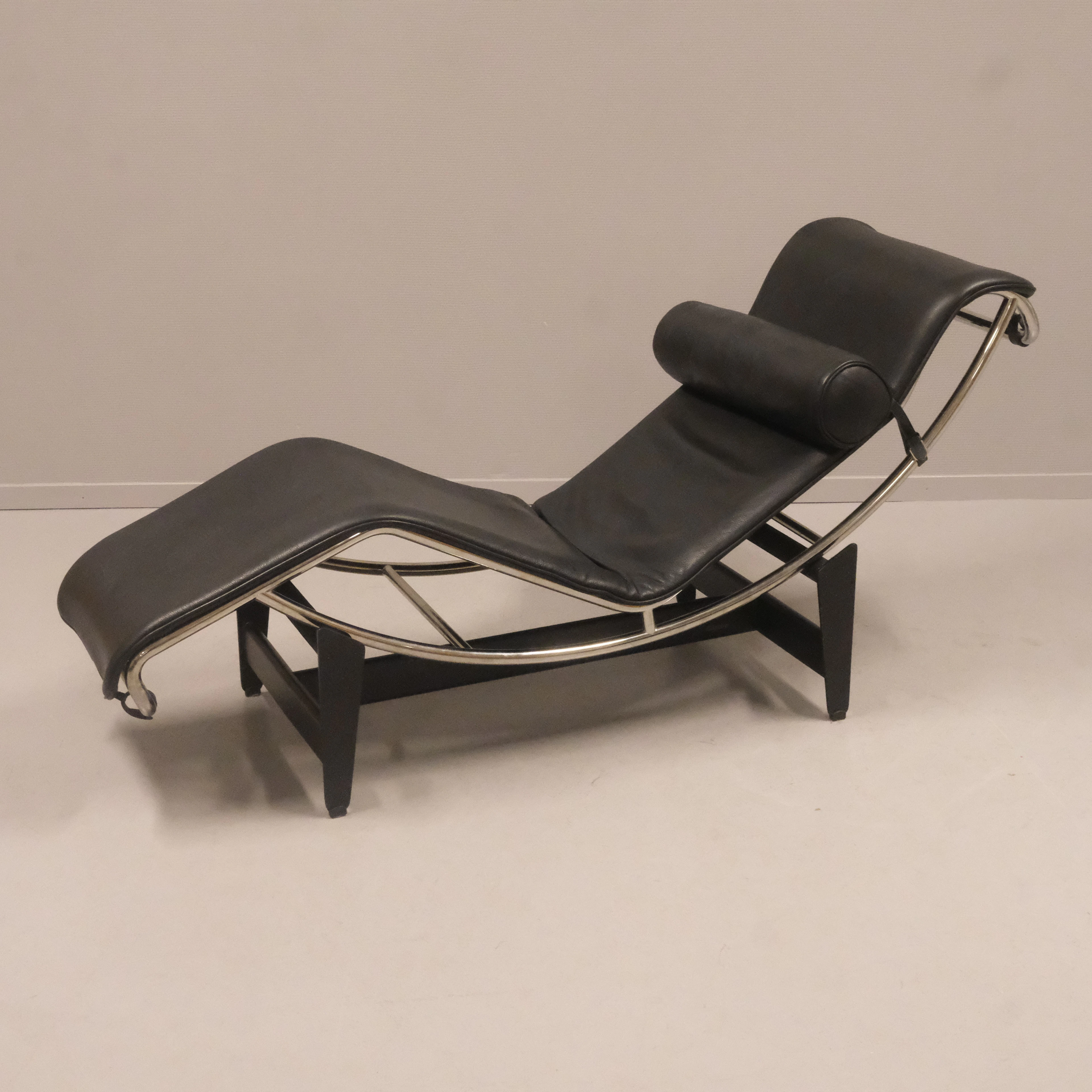 LE CORBUSIER. PIERRE JEANNERET & CHARLOTTE PERRIAND, VILSTOL/ CHAISE