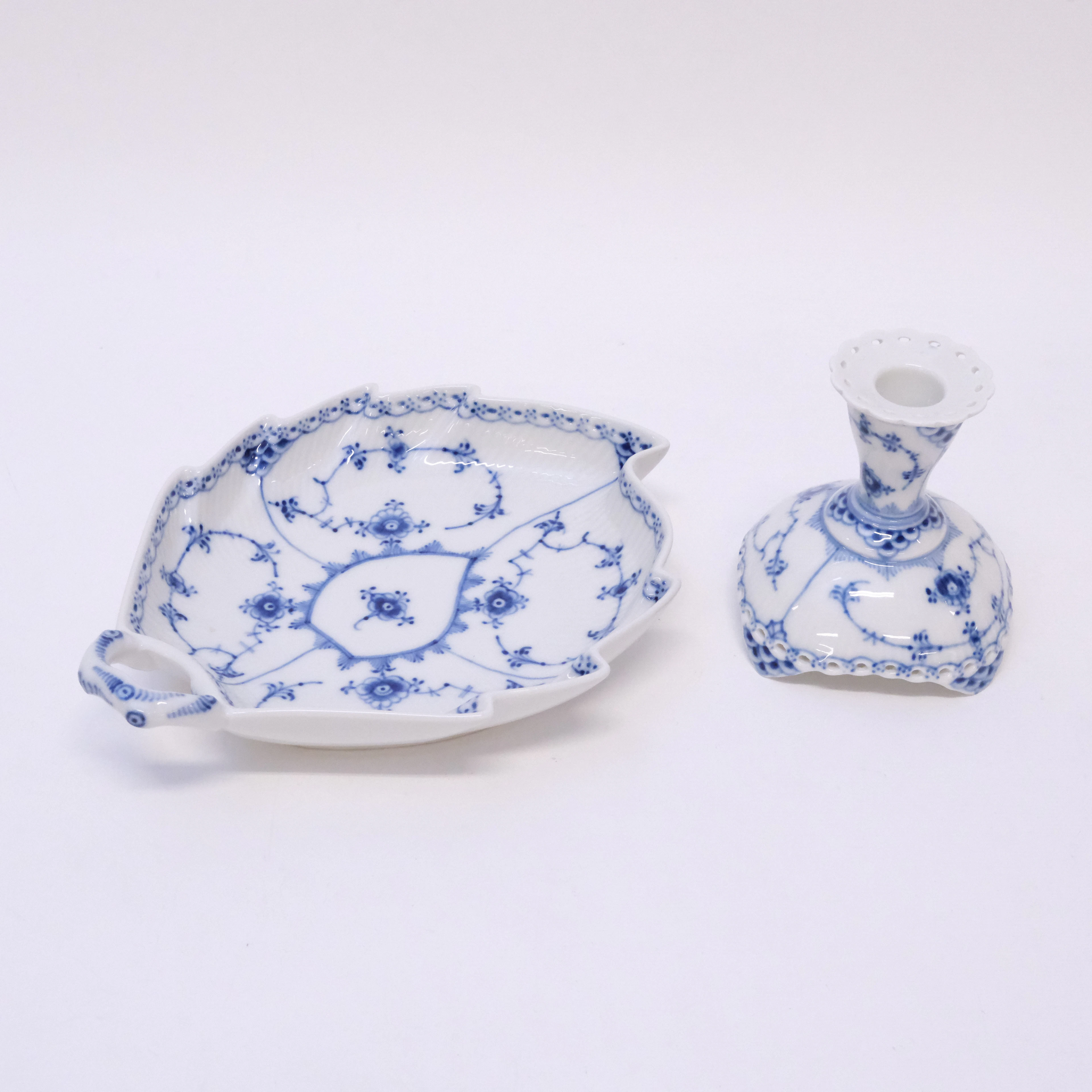 ROYAL COPENHAGEN, FAT OCH LJUSSTAKE MUSSELMALET.
