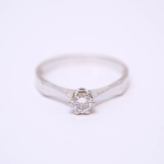 SOLITÄRRING, 18K VITT GULD MED DIAMANT.