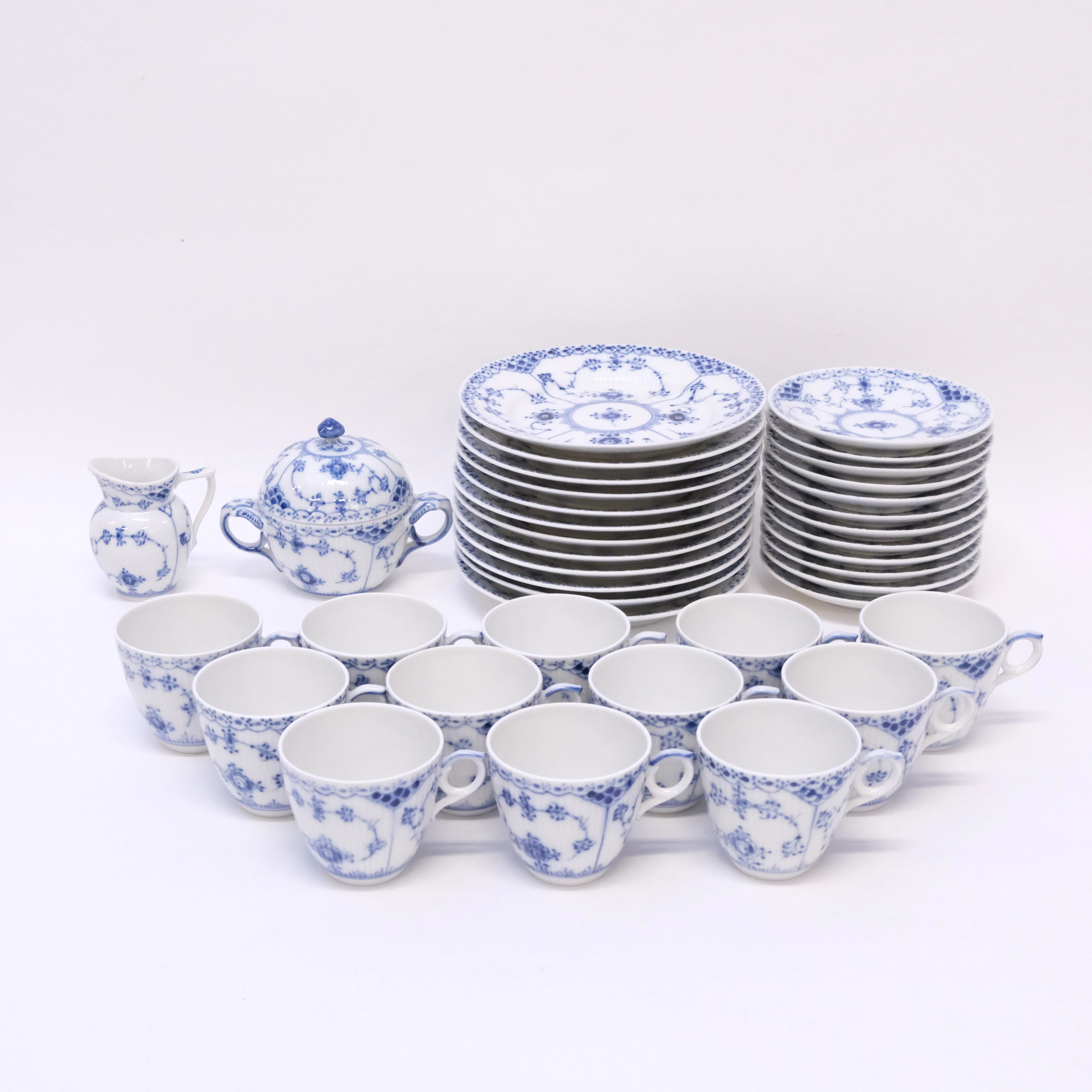 ROYAL COPENHAGEN KAFFESERVIS MUSSELMALET, 38 DELAR.