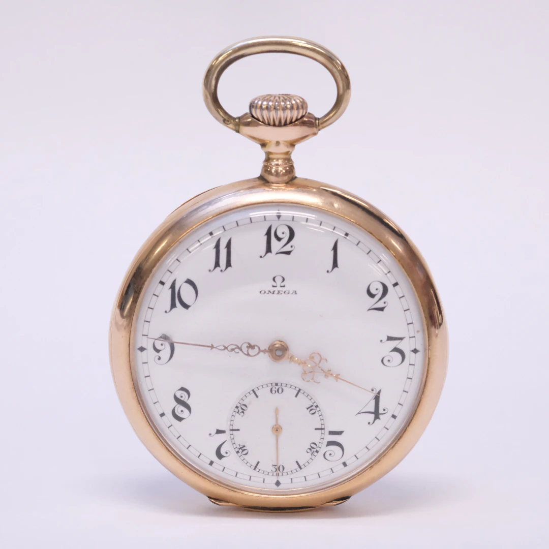 OMEGA. FICKUR. 14K GULDBOETT. ÅR 1915.