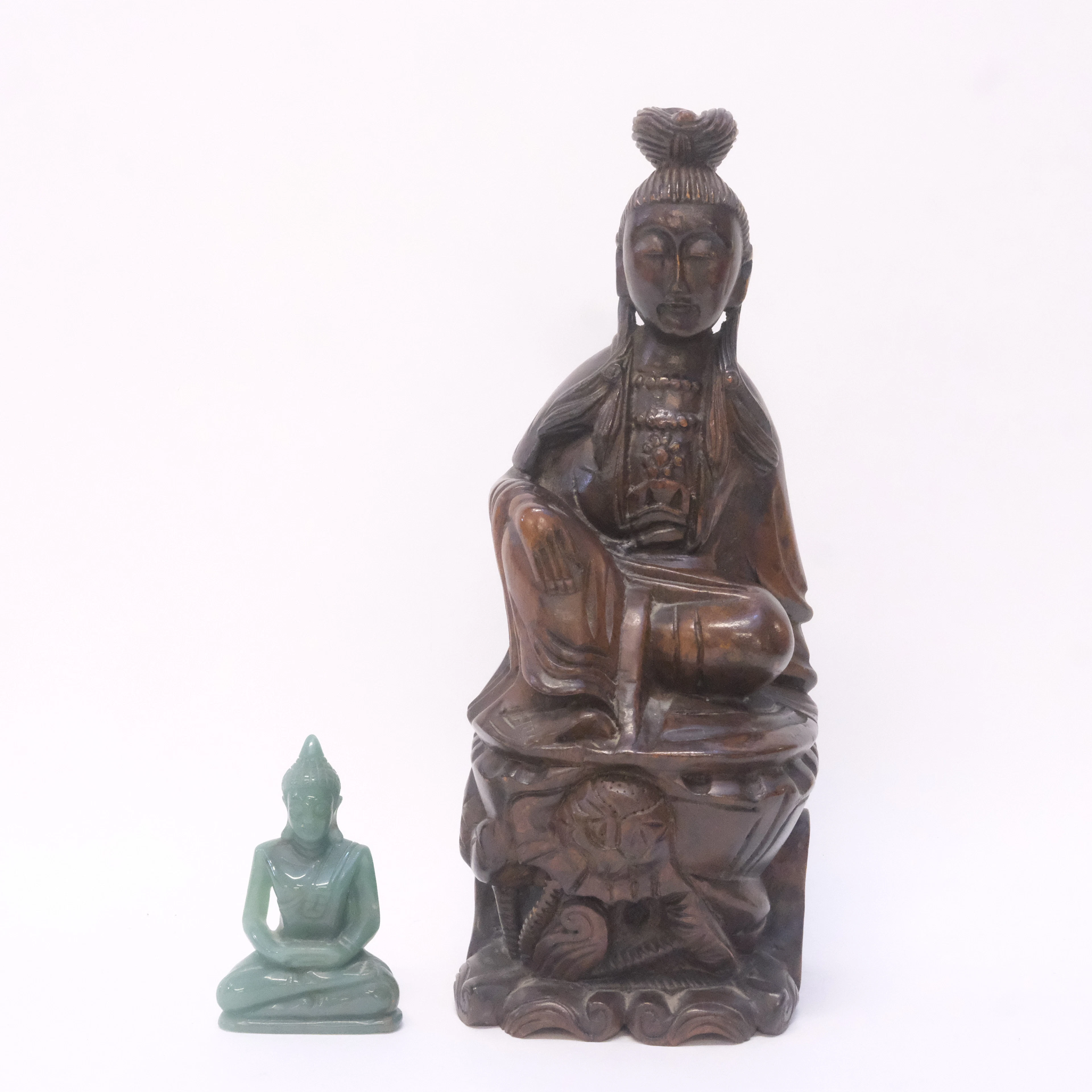 SKULPTURER, GUANYIN OCH BUDDHA.
