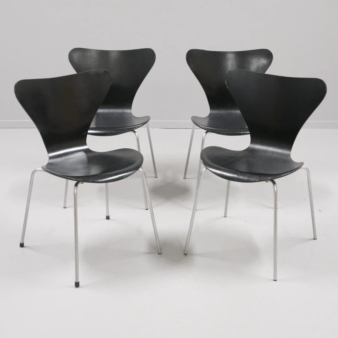ARNE JACOBSEN. STOLAR, "SJUAN", FRITZ HANSEN, FYRA STYCKEN, 1960/70-TAL.