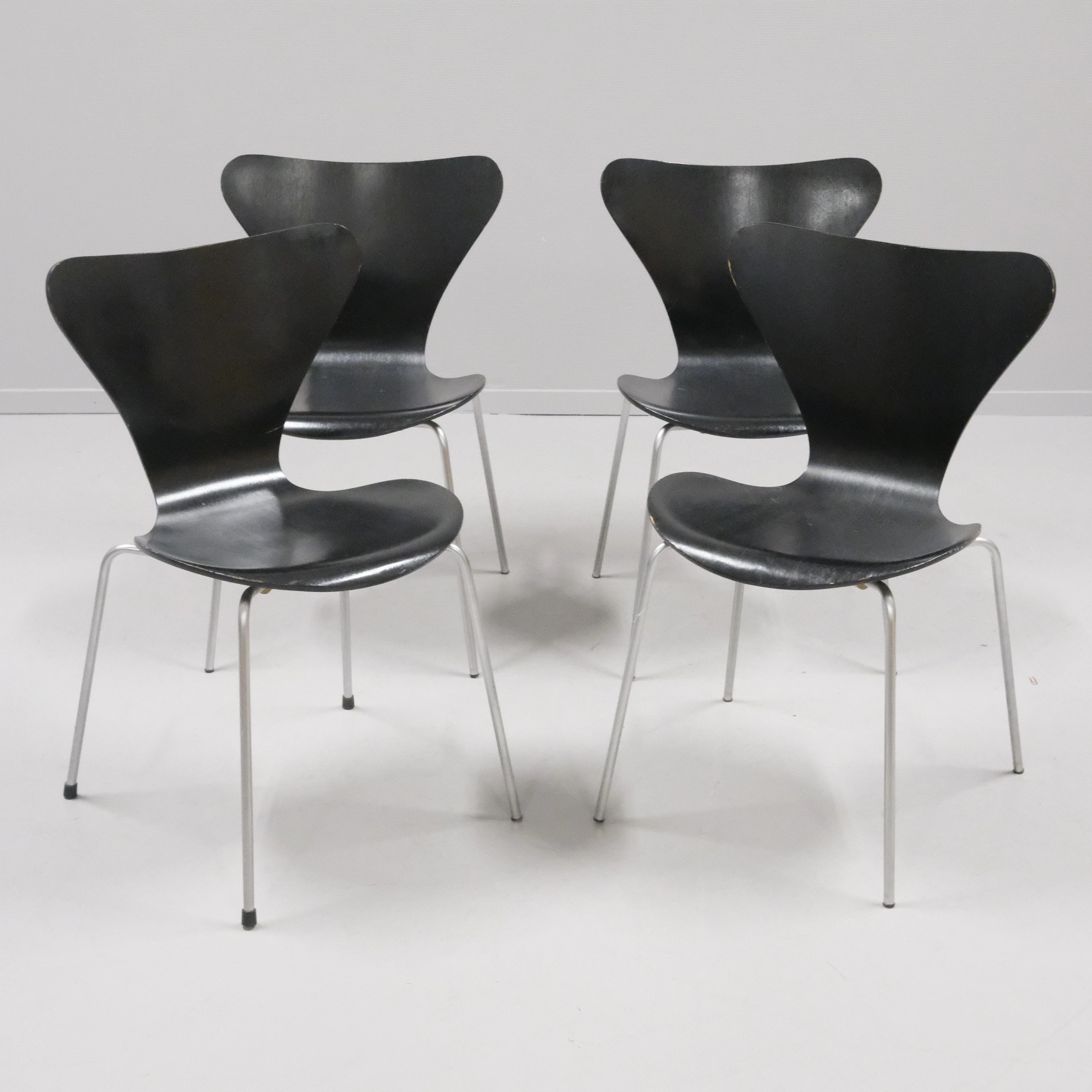 ARNE JACOBSEN. STOLAR, "SJUAN", FRITZ HANSEN, FYRA STYCKEN, 1960/70-TAL.