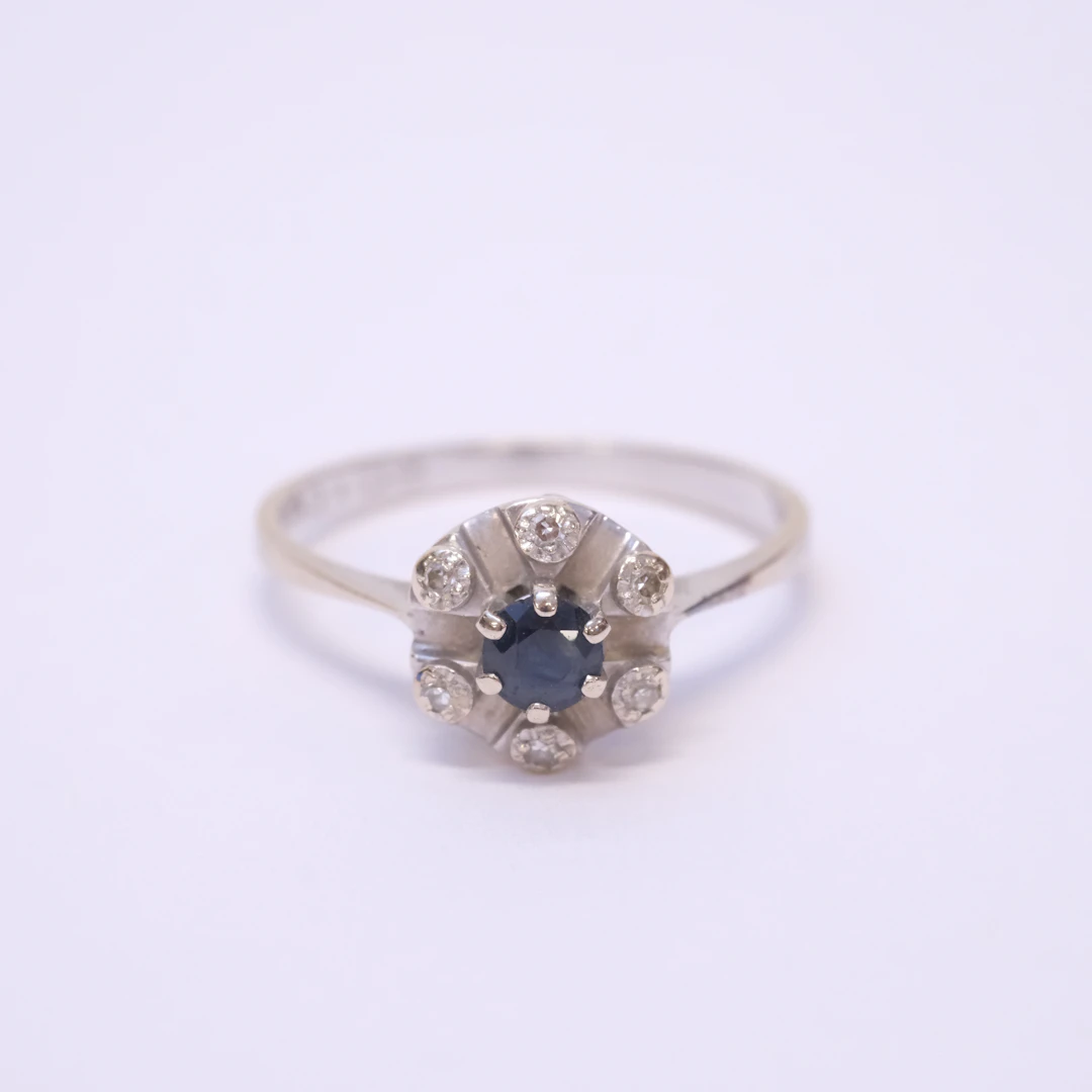 CARMOSÉRING, MED SAFIR OCH DIAMANTER, 18K GULD.