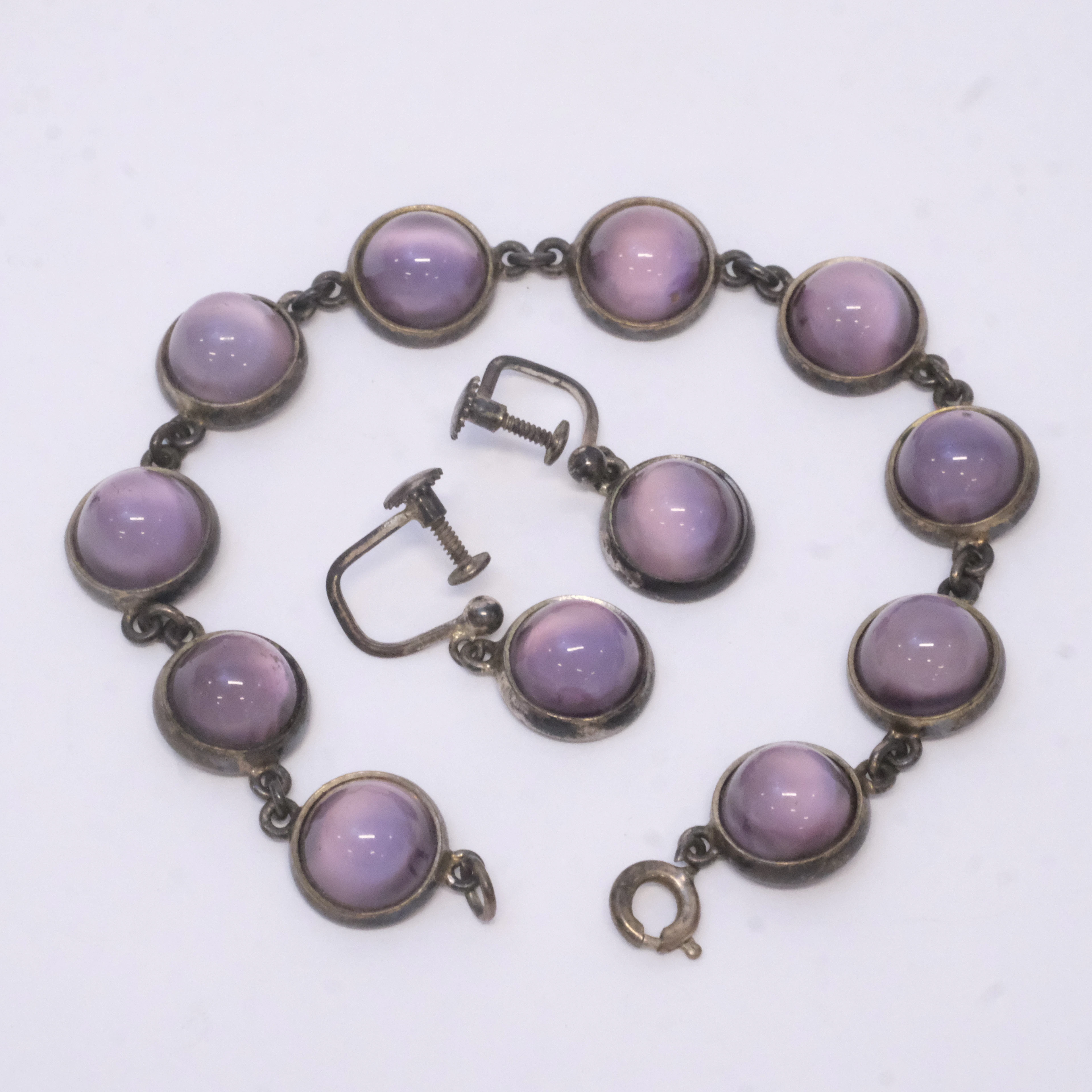 ARMBAND OCH ETT PAR ÖRHÄNGEN, SILVER, MATTSSON & OLSSON, MALMÖ 1955.
