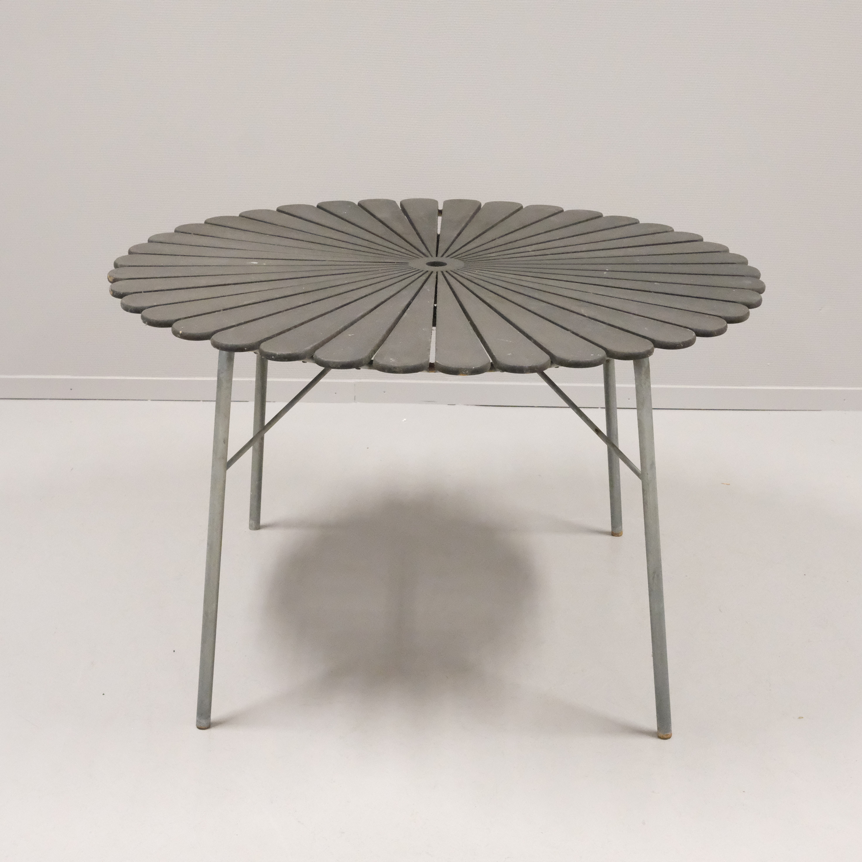 TRÄDGÅRDSBORD, TRÄ OCH METALL, 1900-TAL.