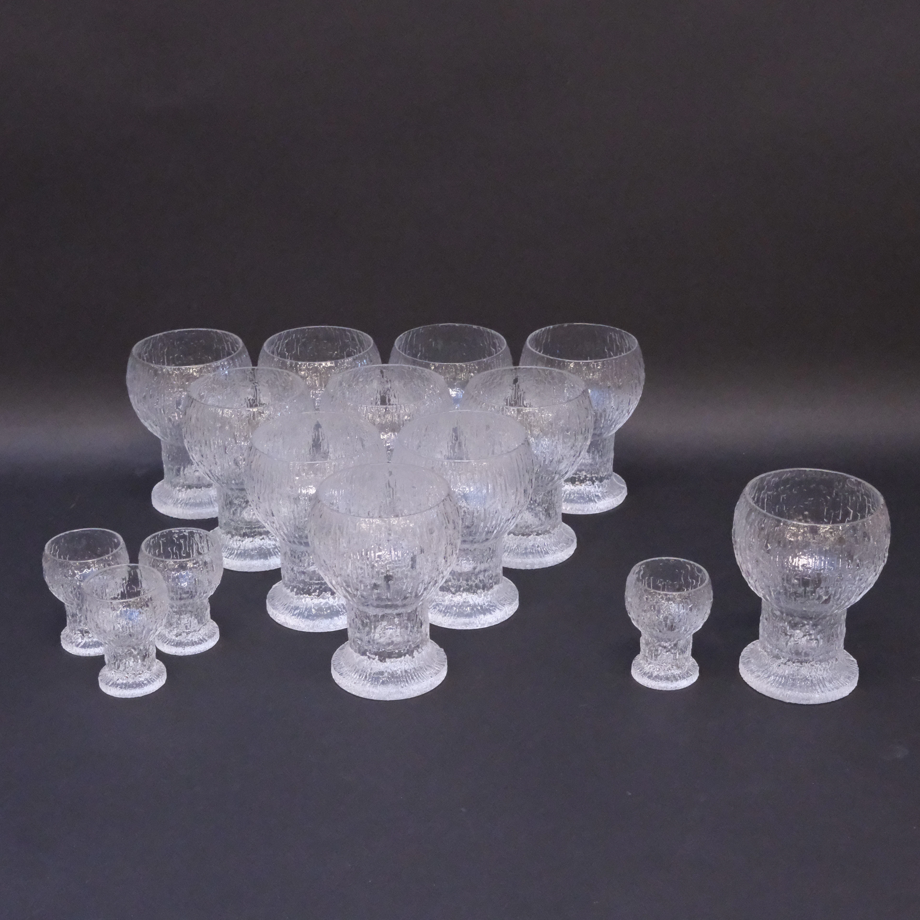 TIMO SARPANEVA. SERVISGLAS, 11+4, "KEKKERIT", IITTALA.