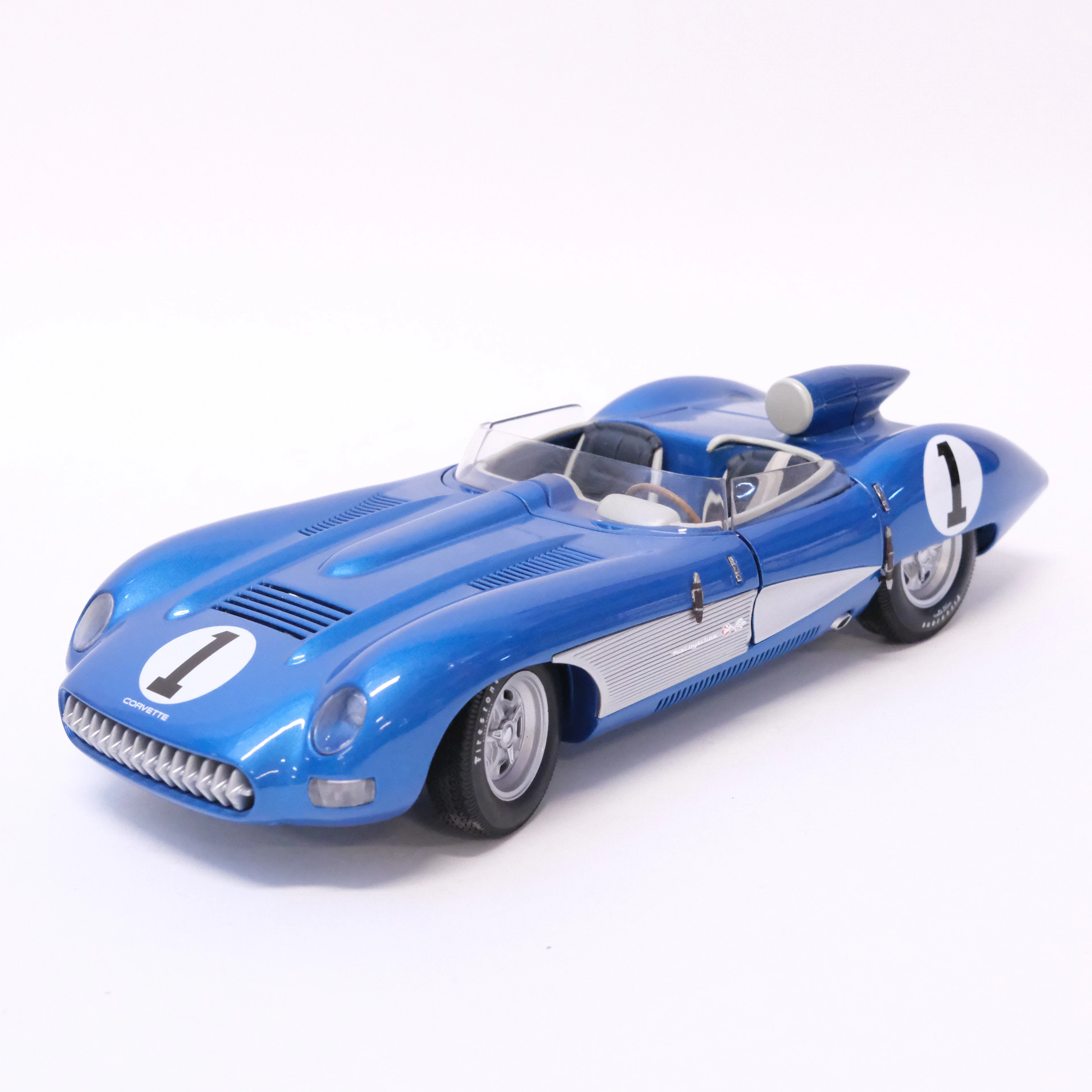 AUTOART. MODELLBIL, "1957 CHEVROLET CORVETTE SS". SKALA 1:18.