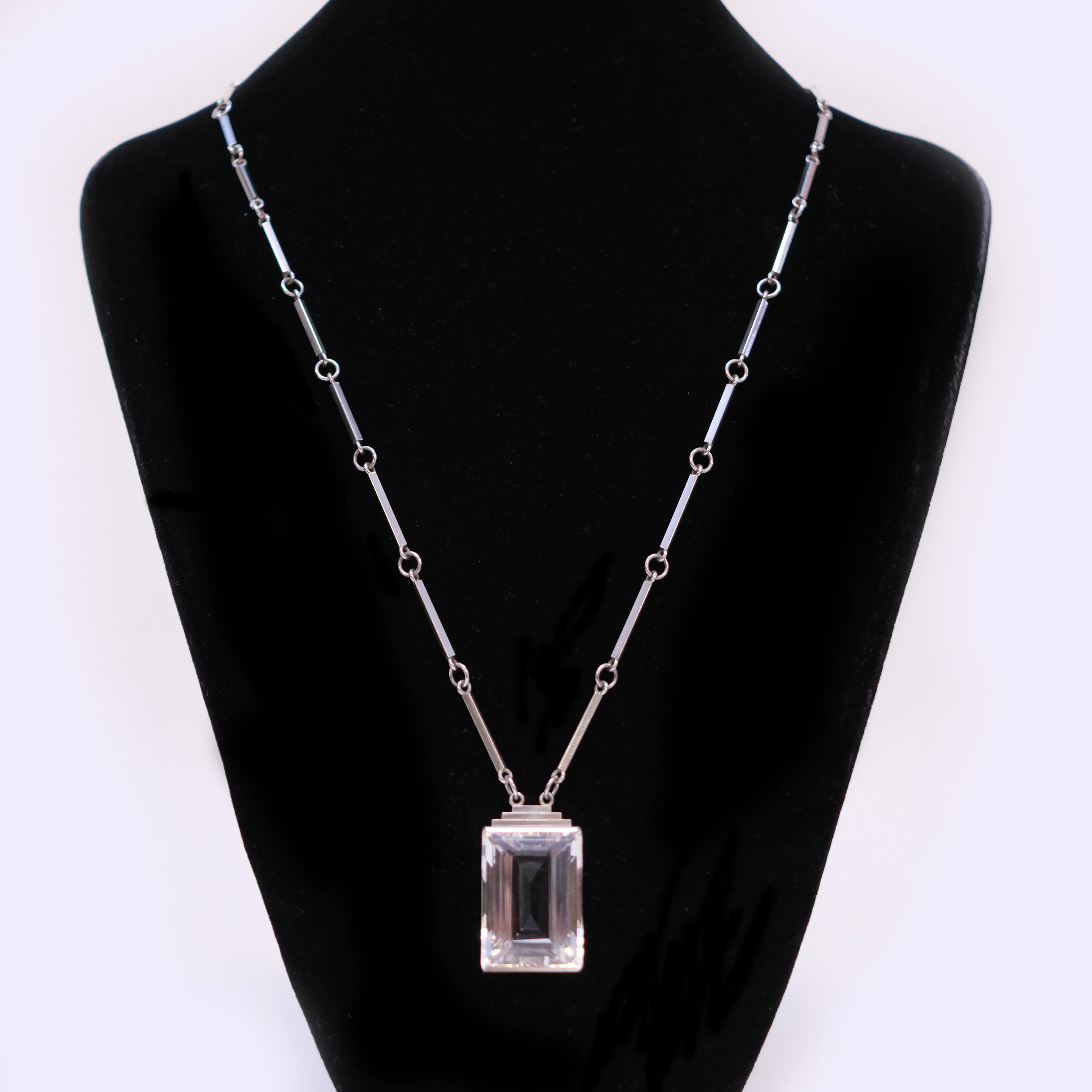 WIWEN NILSSON. COLLIER MED BERGKRISTALL.