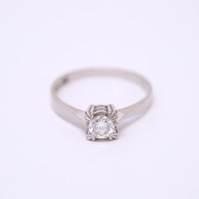 SOLITÄRRING, 18K VITT GULD MED DIAMANT.