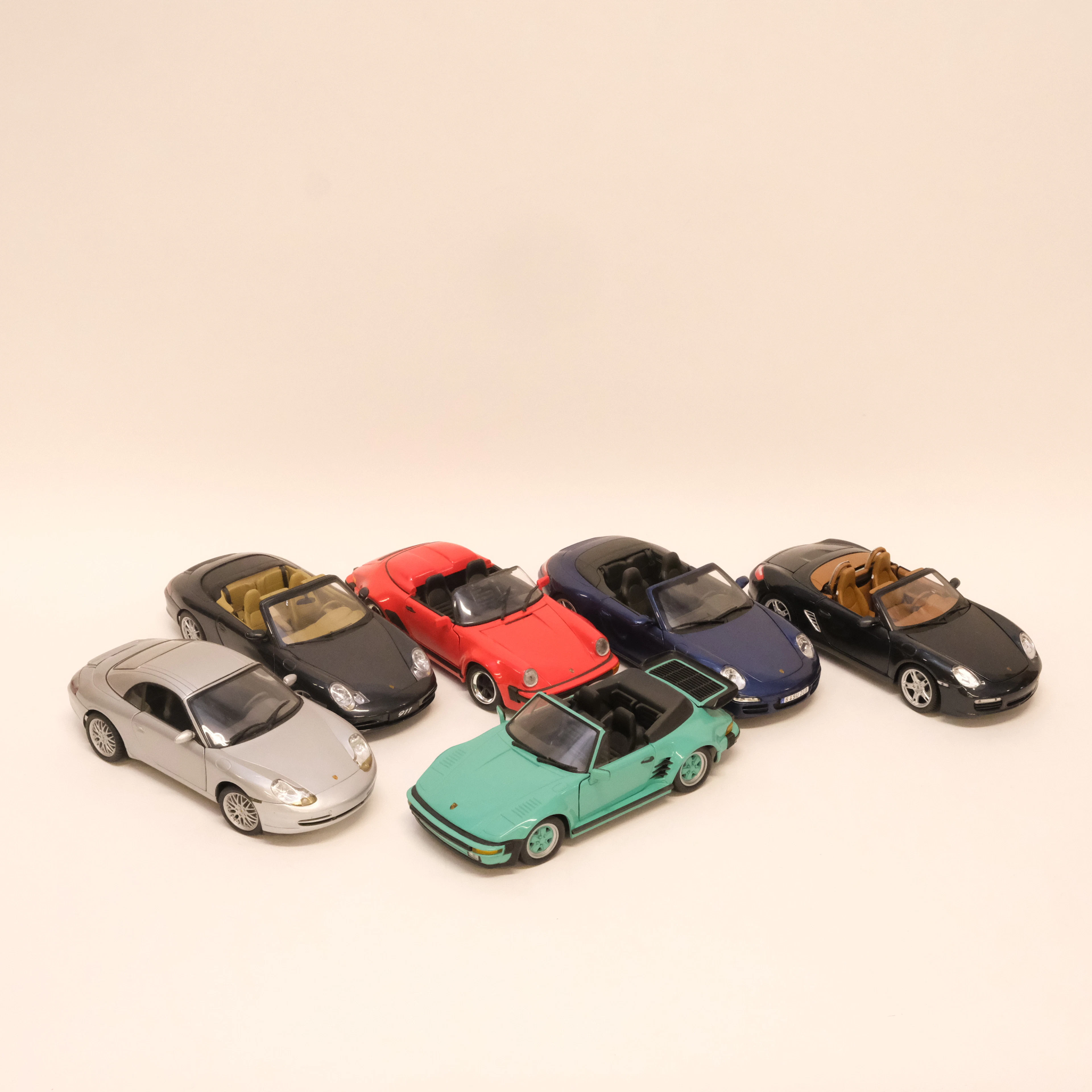 SEX MODELLBILAR, PORSCHE-FORDON. AUTOART, MAISTO, NOREV, REVELL OCH