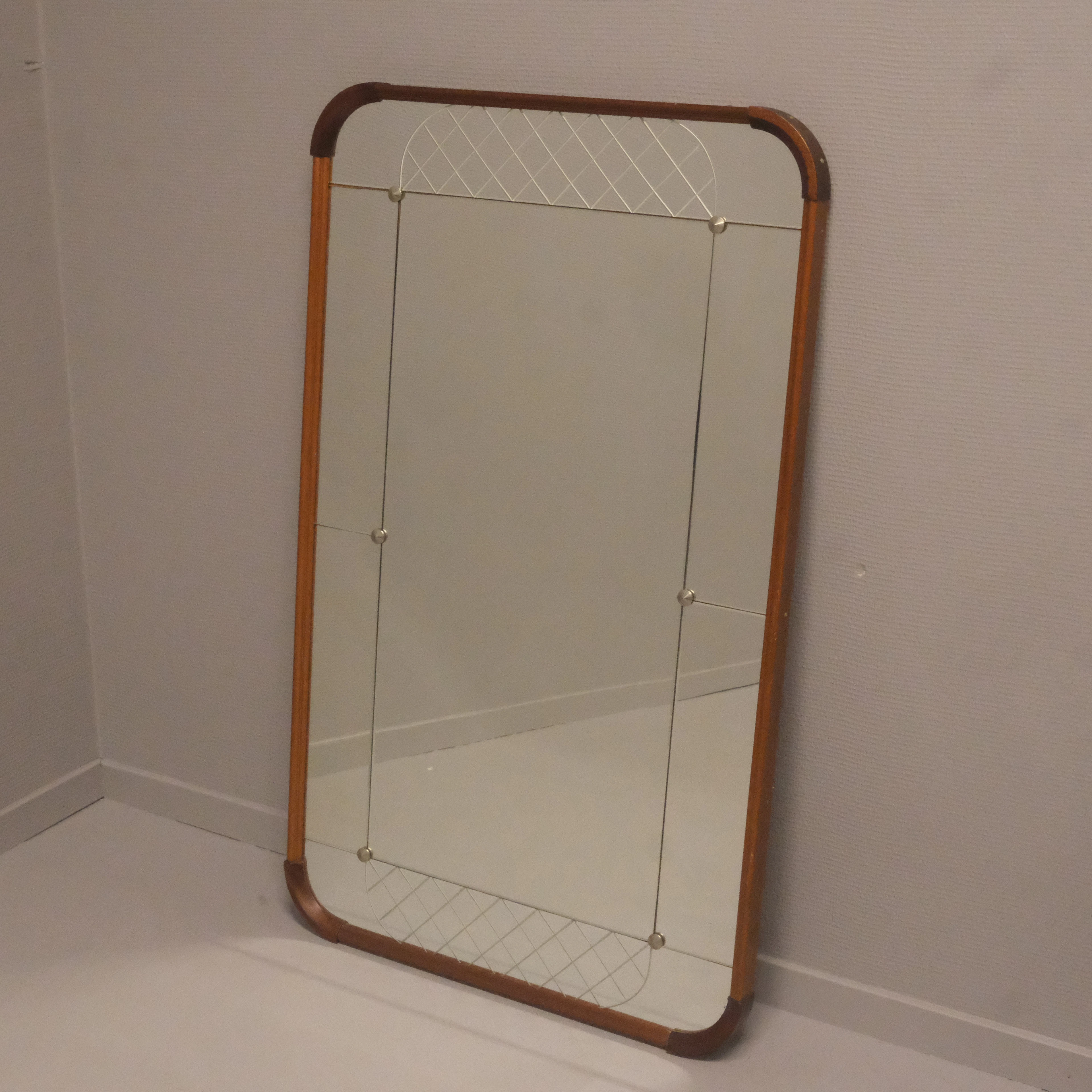 HOVMANTORP. VÄGGSPEGEL. MODELL 7418. SWEDISH MODERN. 1940/50-TAL.