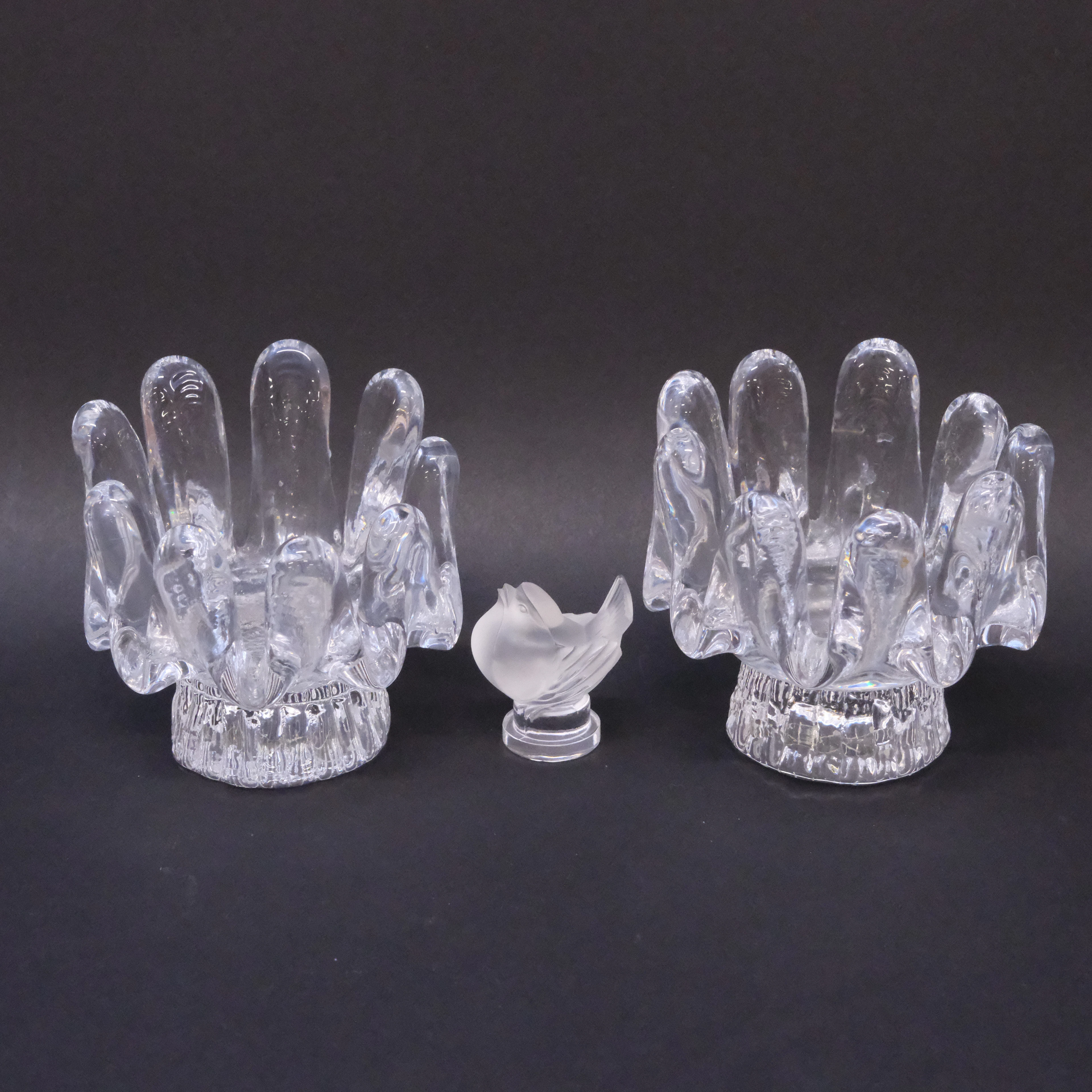TVÅ LJUSLYKTOR, "SUNFLOWER" SAMT FIGURIN, LALIQUE.