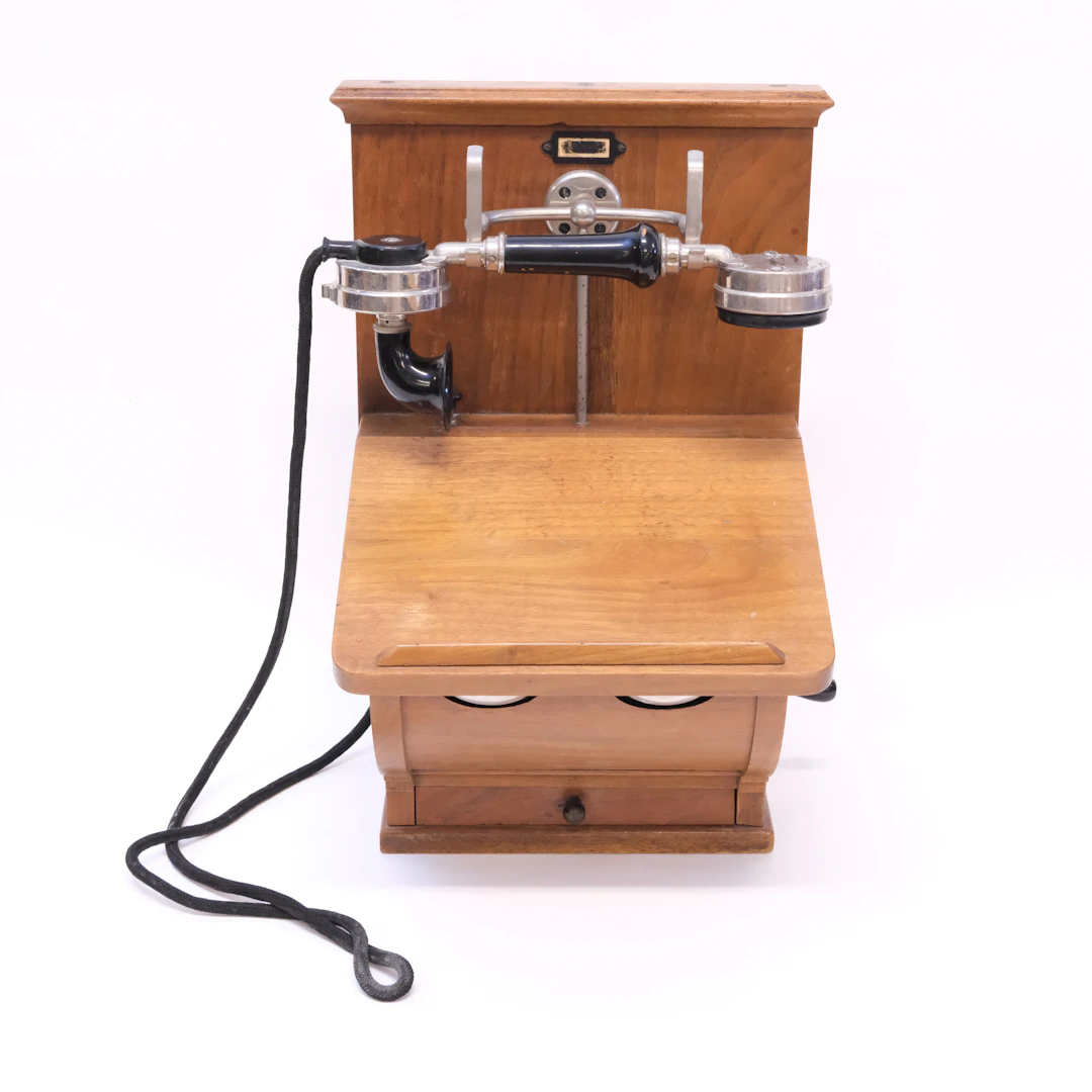 VÄGGTELEFON, 1900-TALETS FÖRSTA HÄLFT.