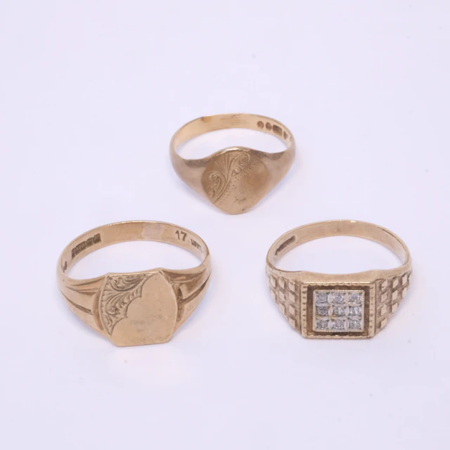 KLACKRINGAR, TRE STYCKEN, 9 K GULD.