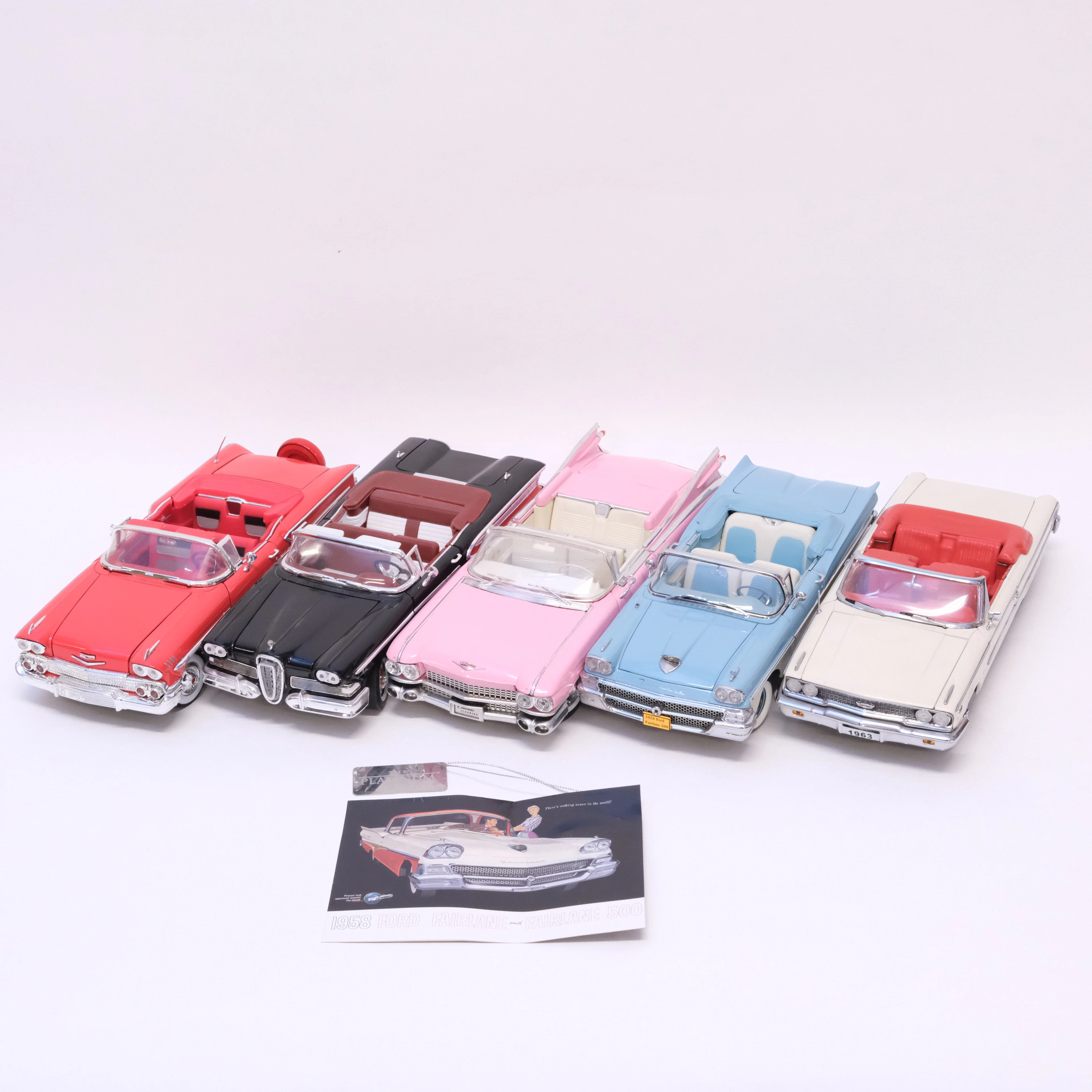 FEM MODELLBILAR. SUN STAR, ROAD LEGENDS, MOTORMAX SAMT MAISTO. SKALA 1:18.
